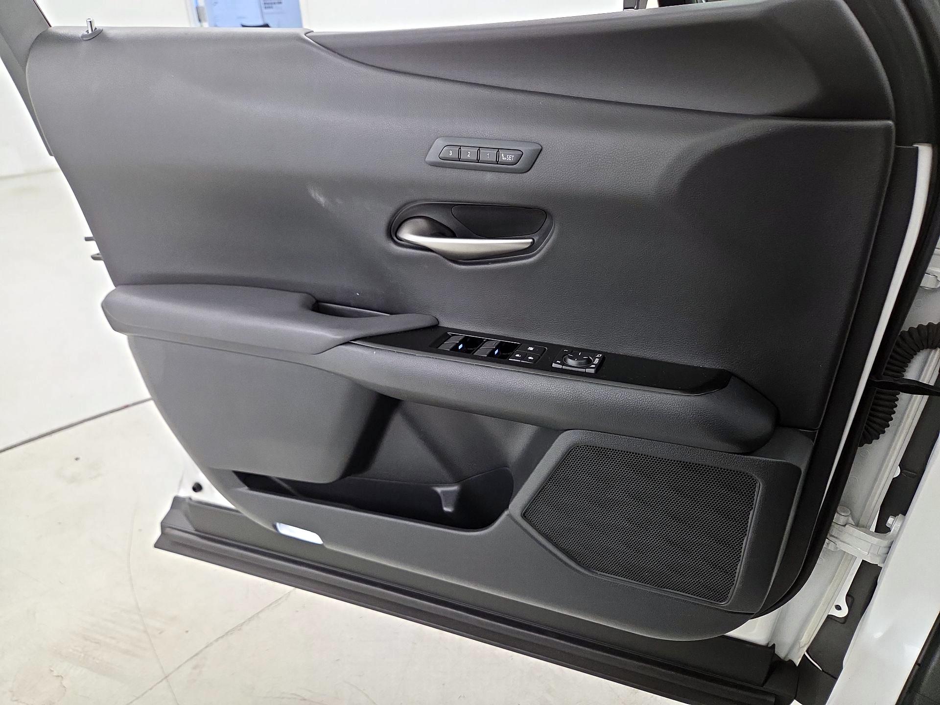 Thumbnail: 2019 Lexus UX - 12