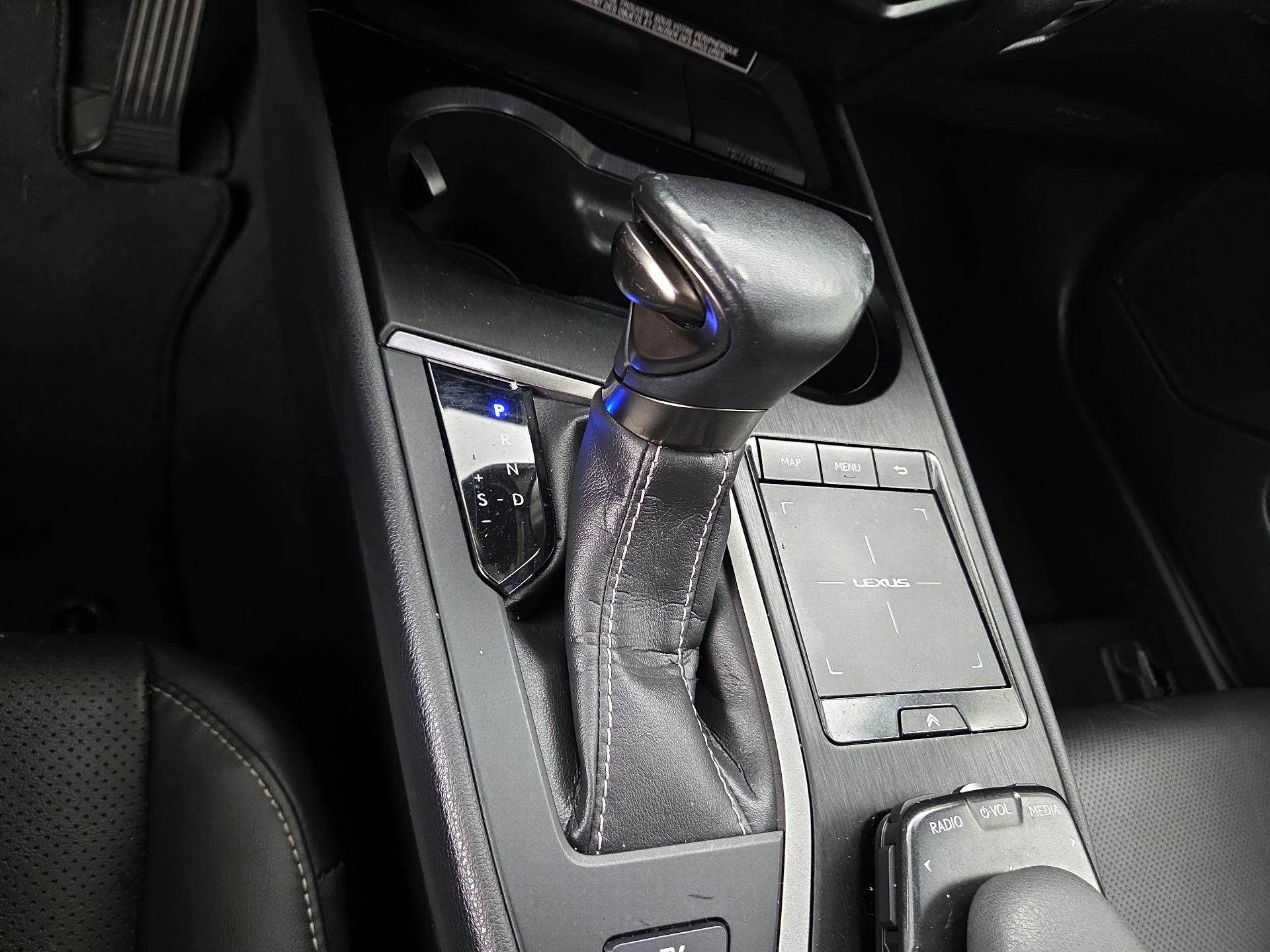 Thumbnail: 2019 Lexus UX - 18