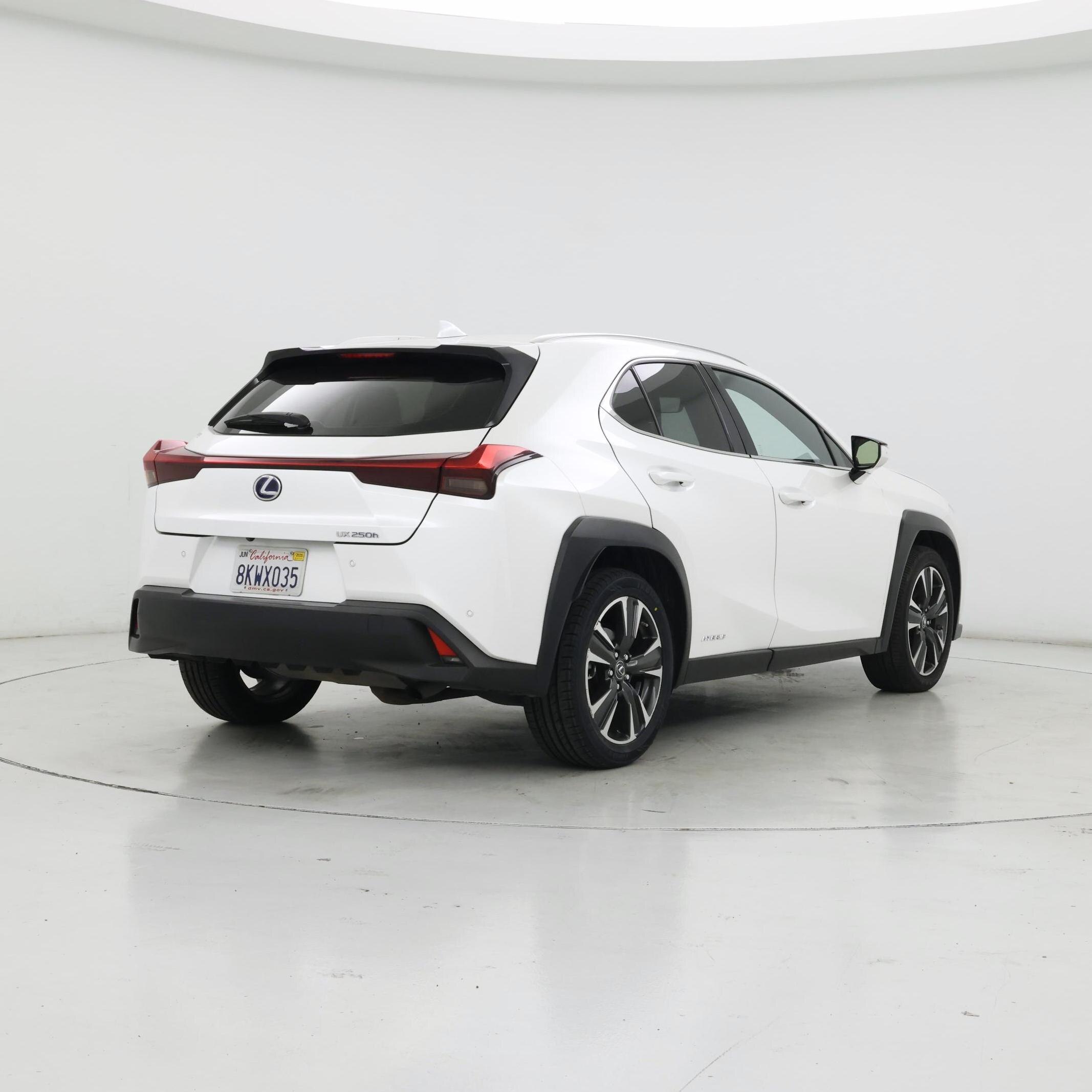 Thumbnail: 2019 Lexus UX - 8