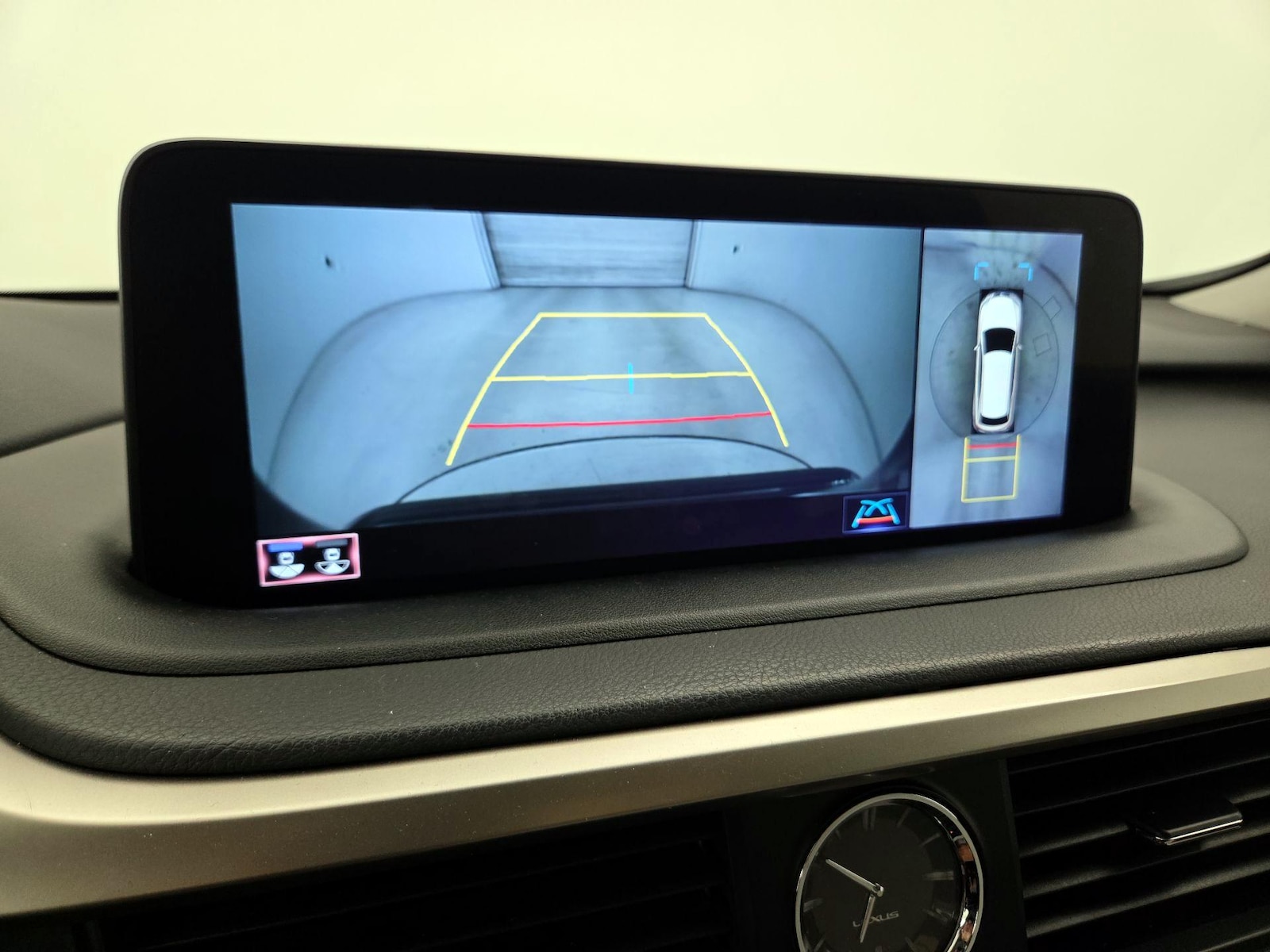 2021 Lexus RX Hybrid 450h - Photo 16