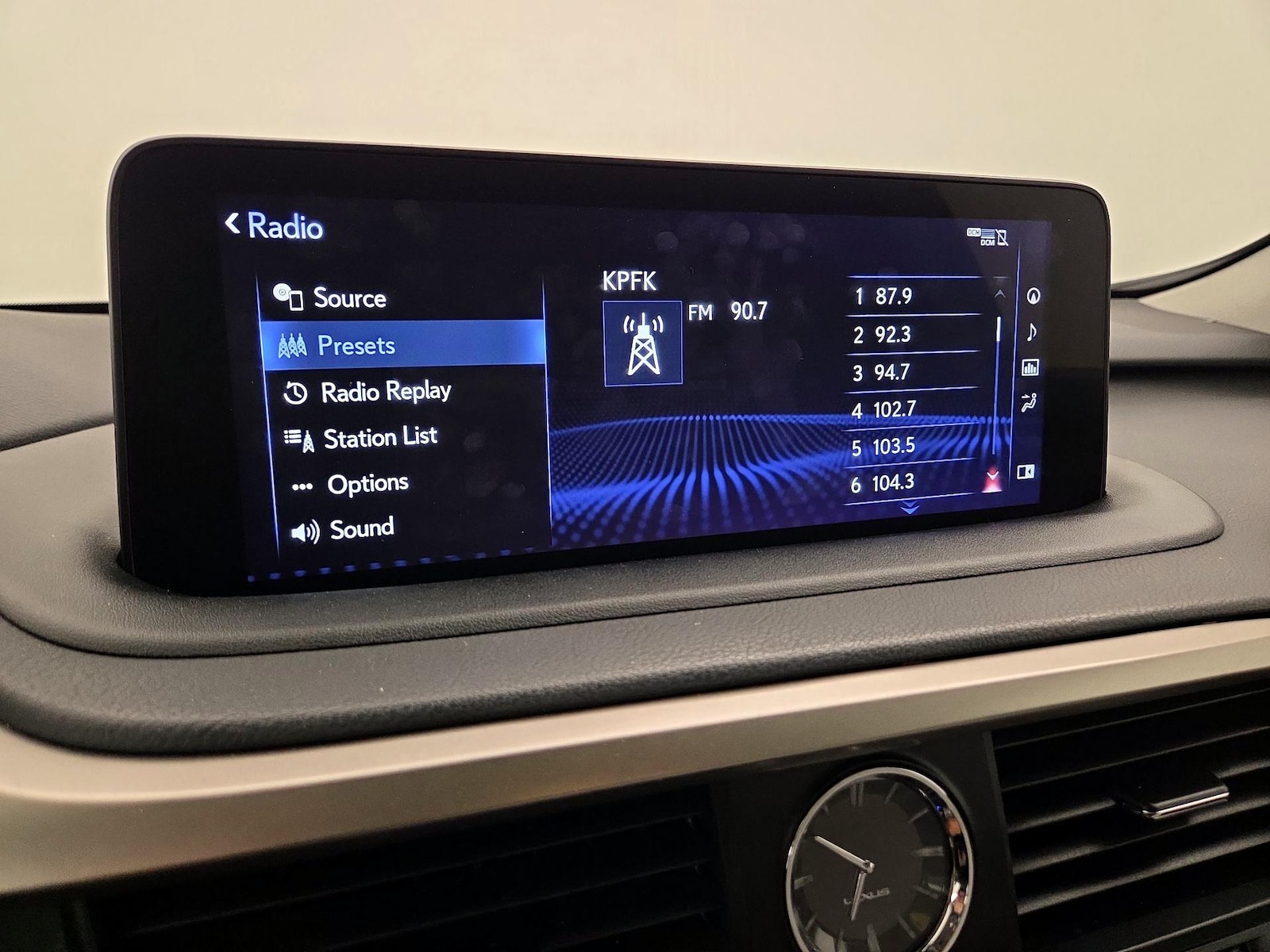 2021 Lexus RX Hybrid 450h - Photo 17
