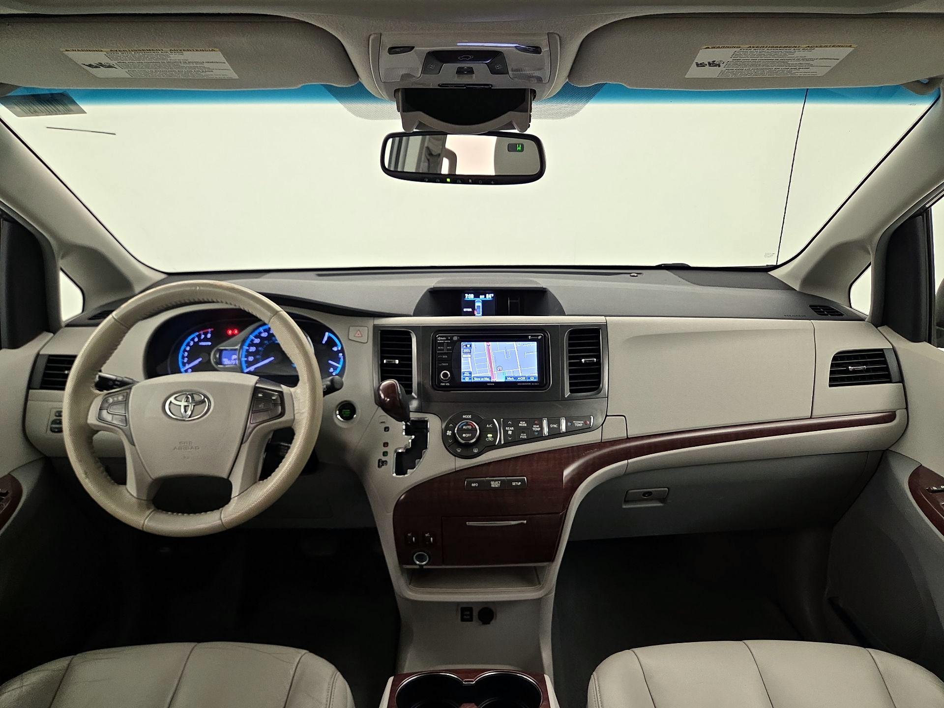Thumbnail: 2014 Toyota Sienna - 9
