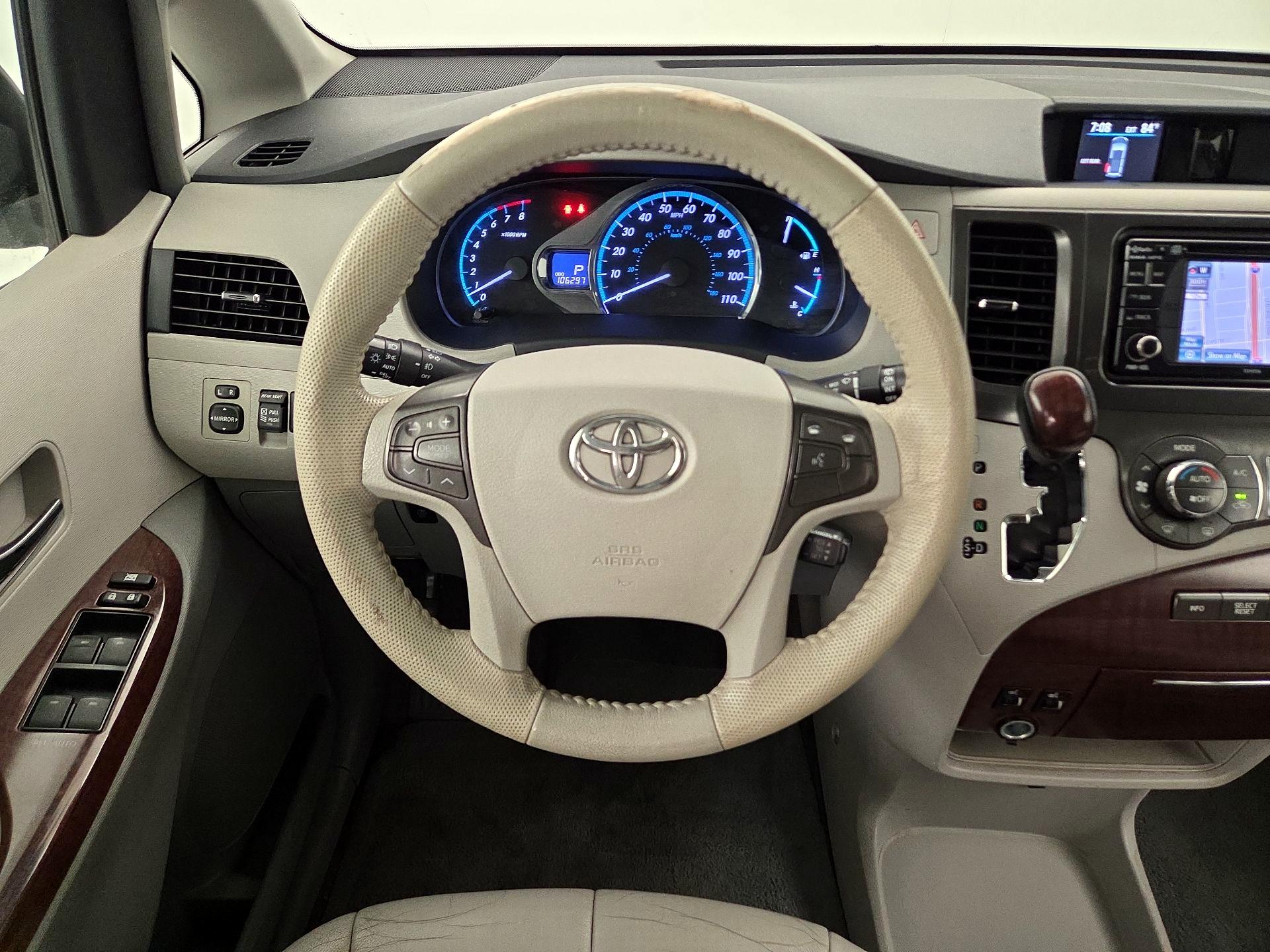 Thumbnail: 2014 Toyota Sienna - 10