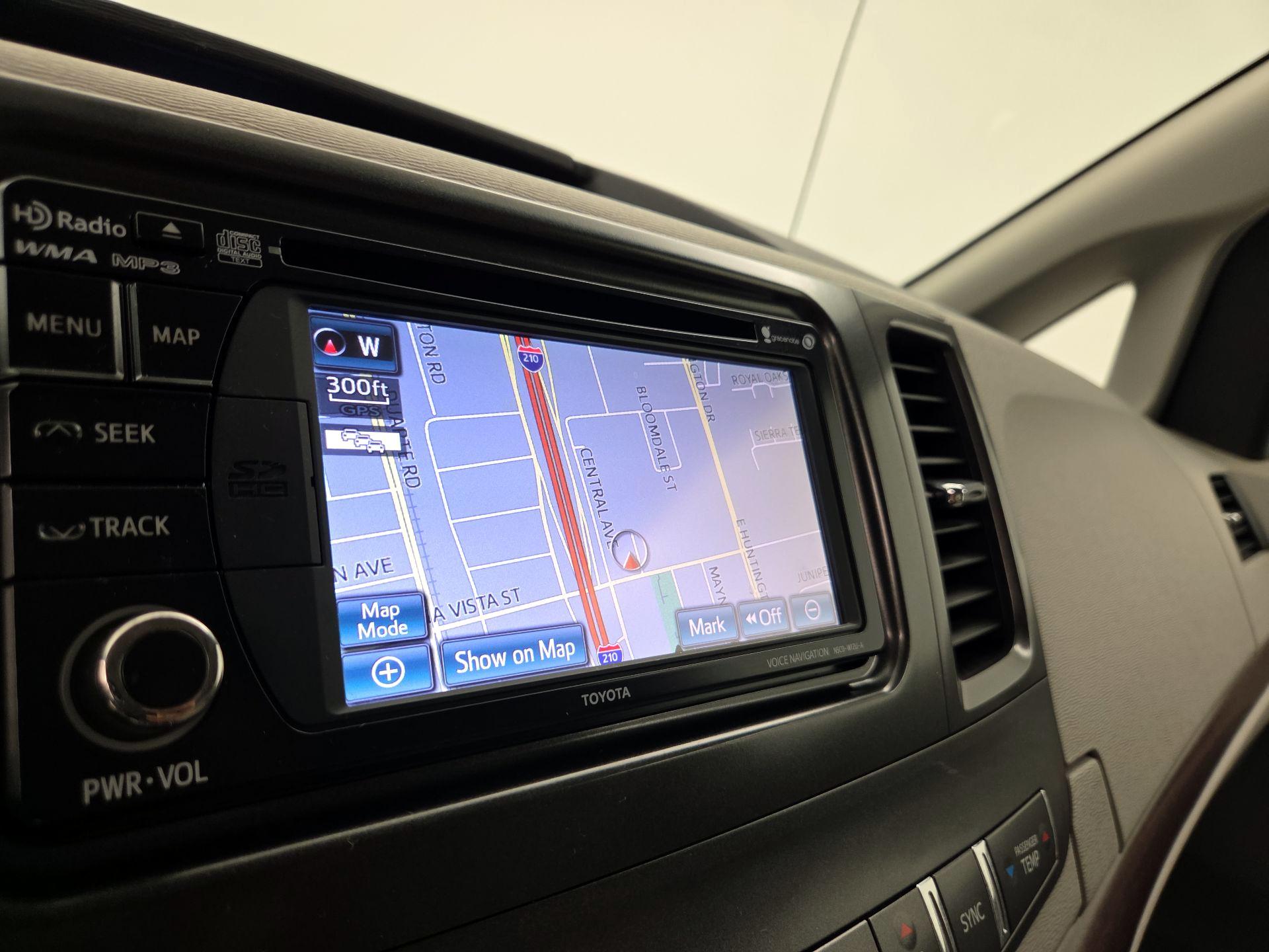 Thumbnail: 2014 Toyota Sienna - 14