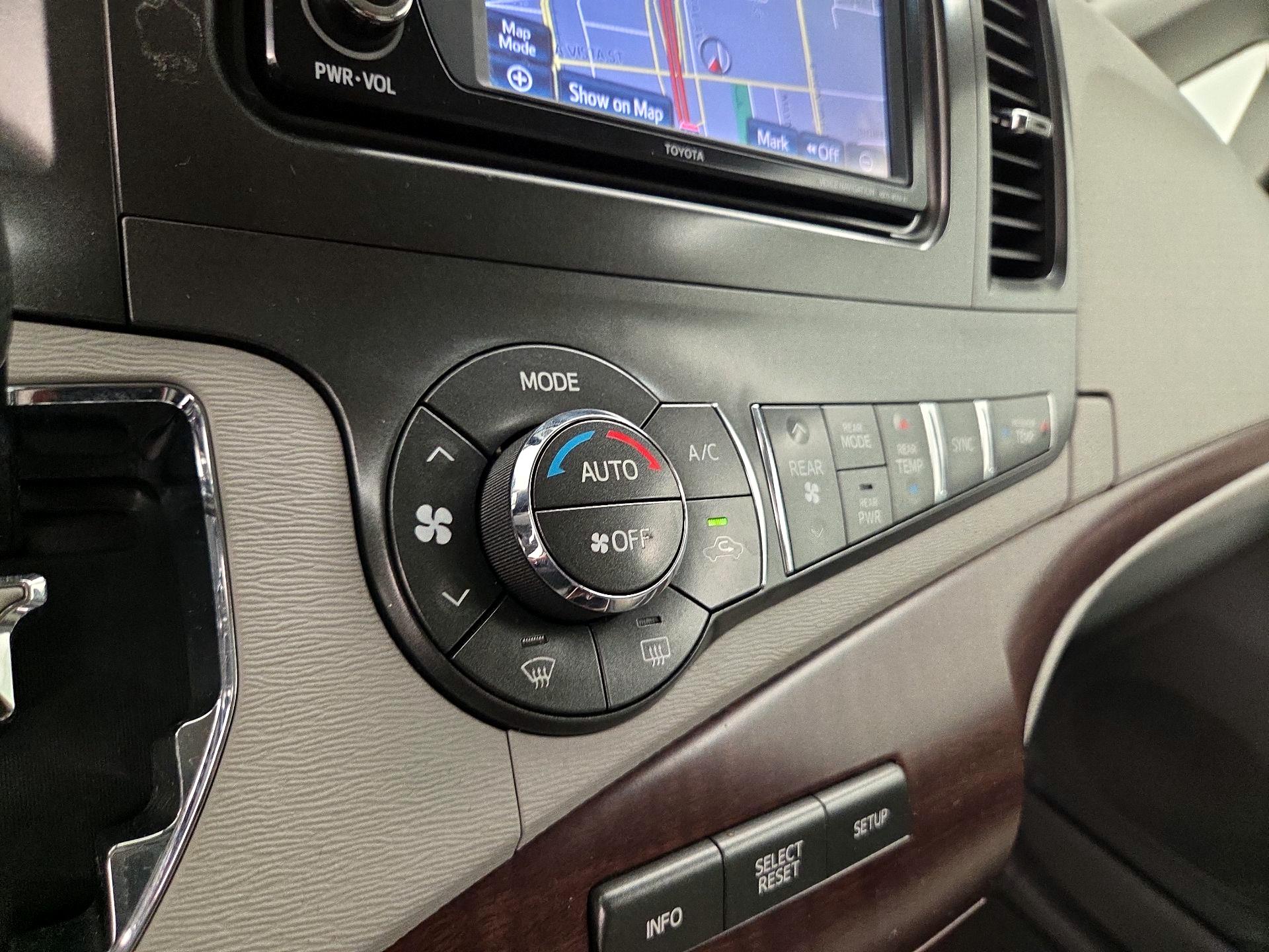 Thumbnail: 2014 Toyota Sienna - 17