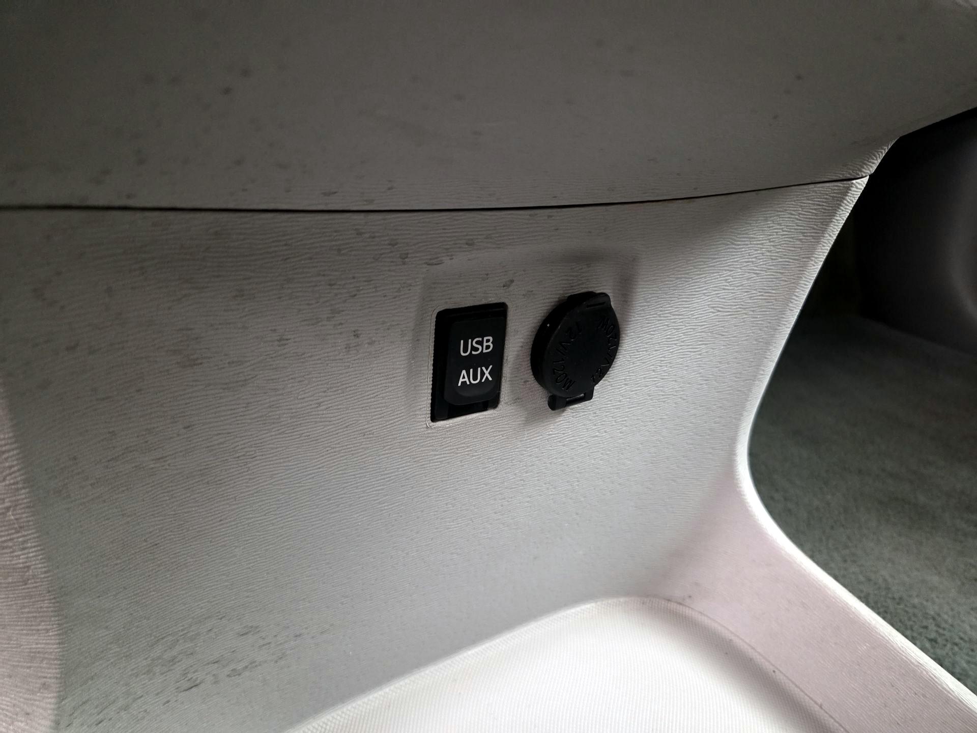 Thumbnail: 2014 Toyota Sienna - 19