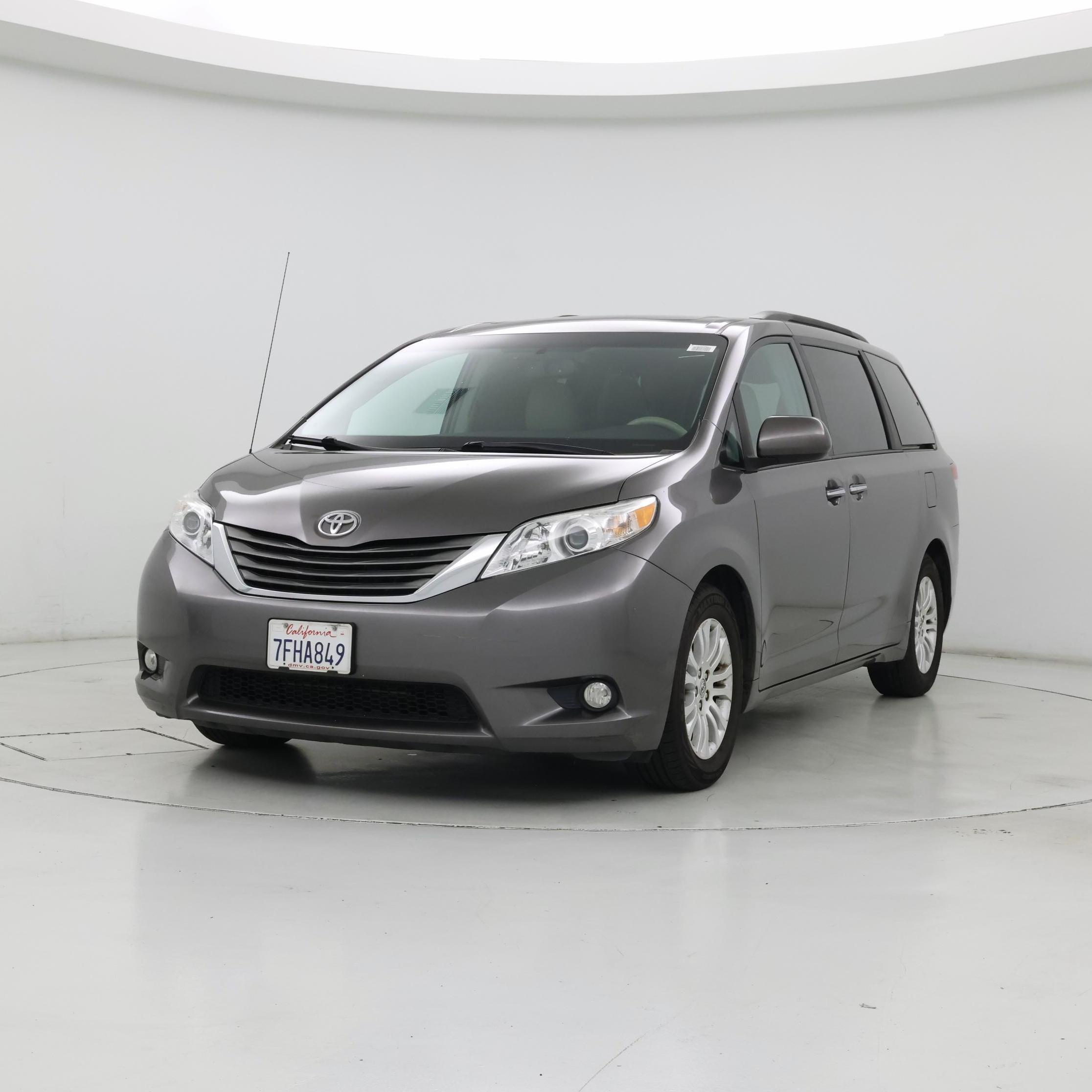 Thumbnail: 2014 Toyota Sienna - 4