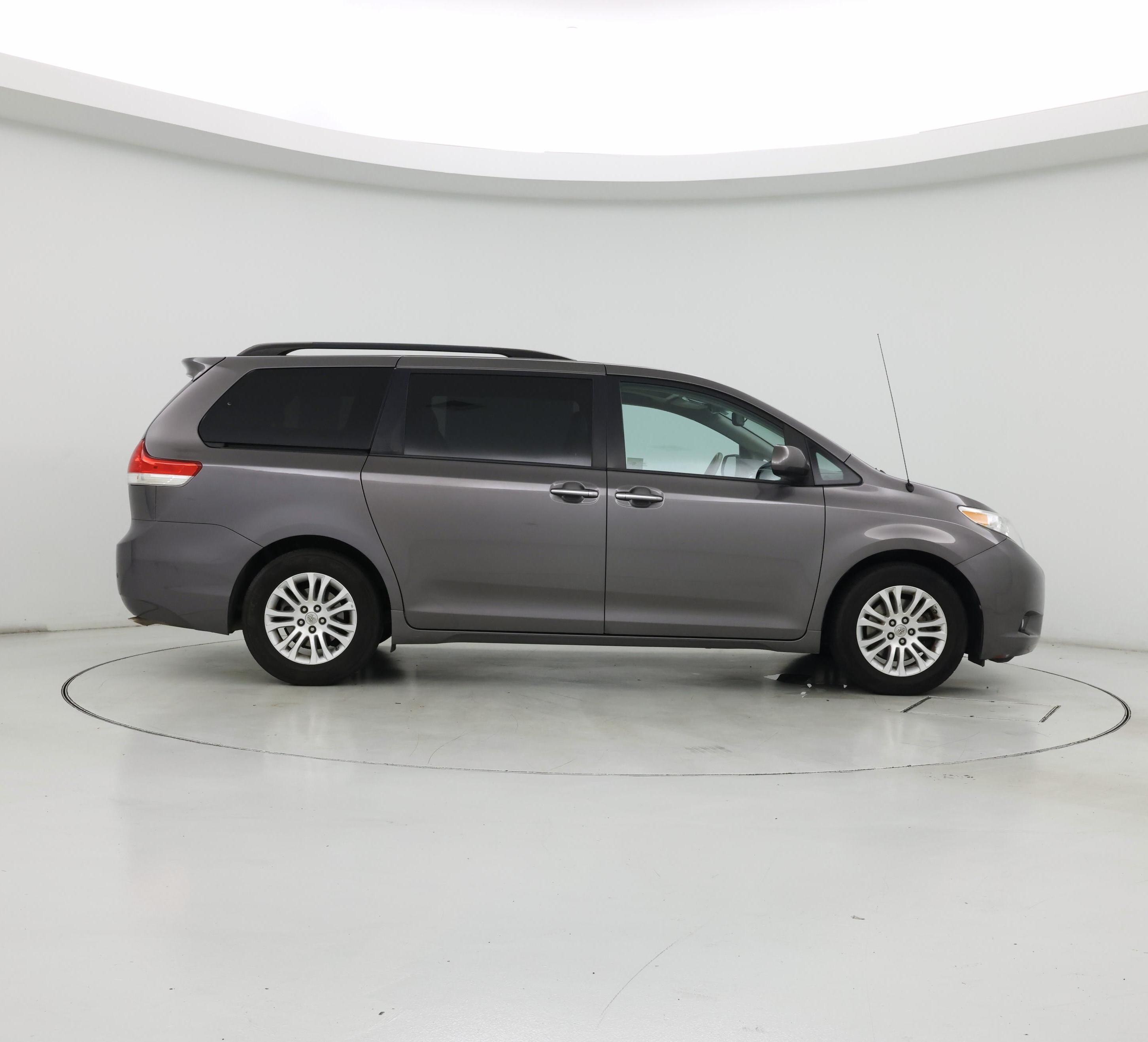 Thumbnail: 2014 Toyota Sienna - 7