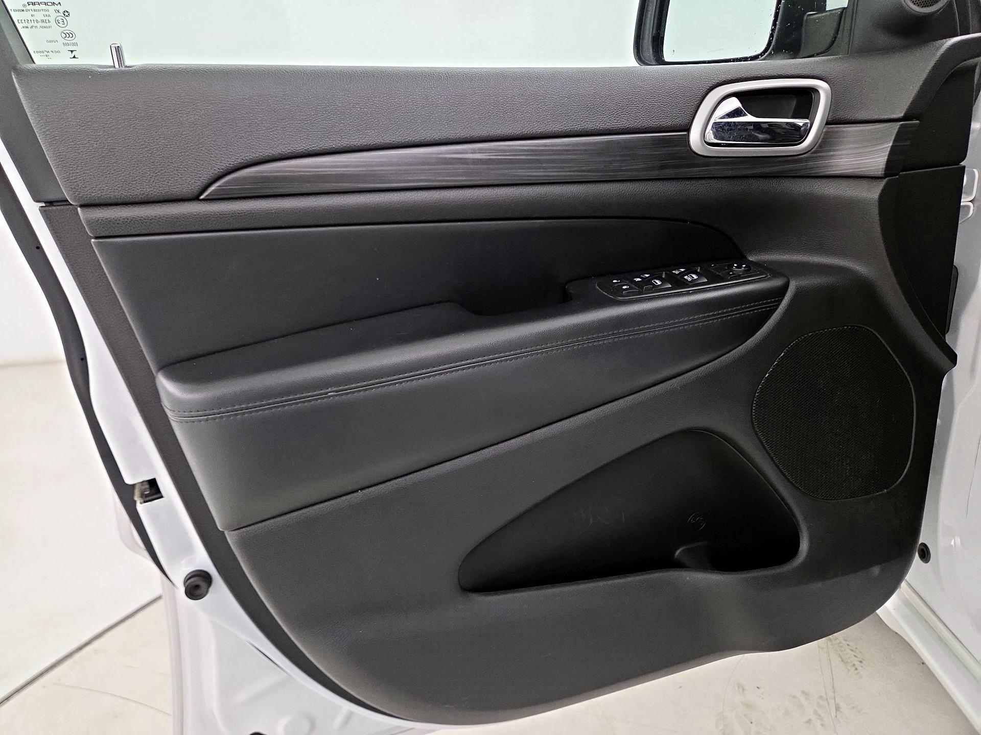 Thumbnail: 2019 Jeep Grand Cherokee - 12