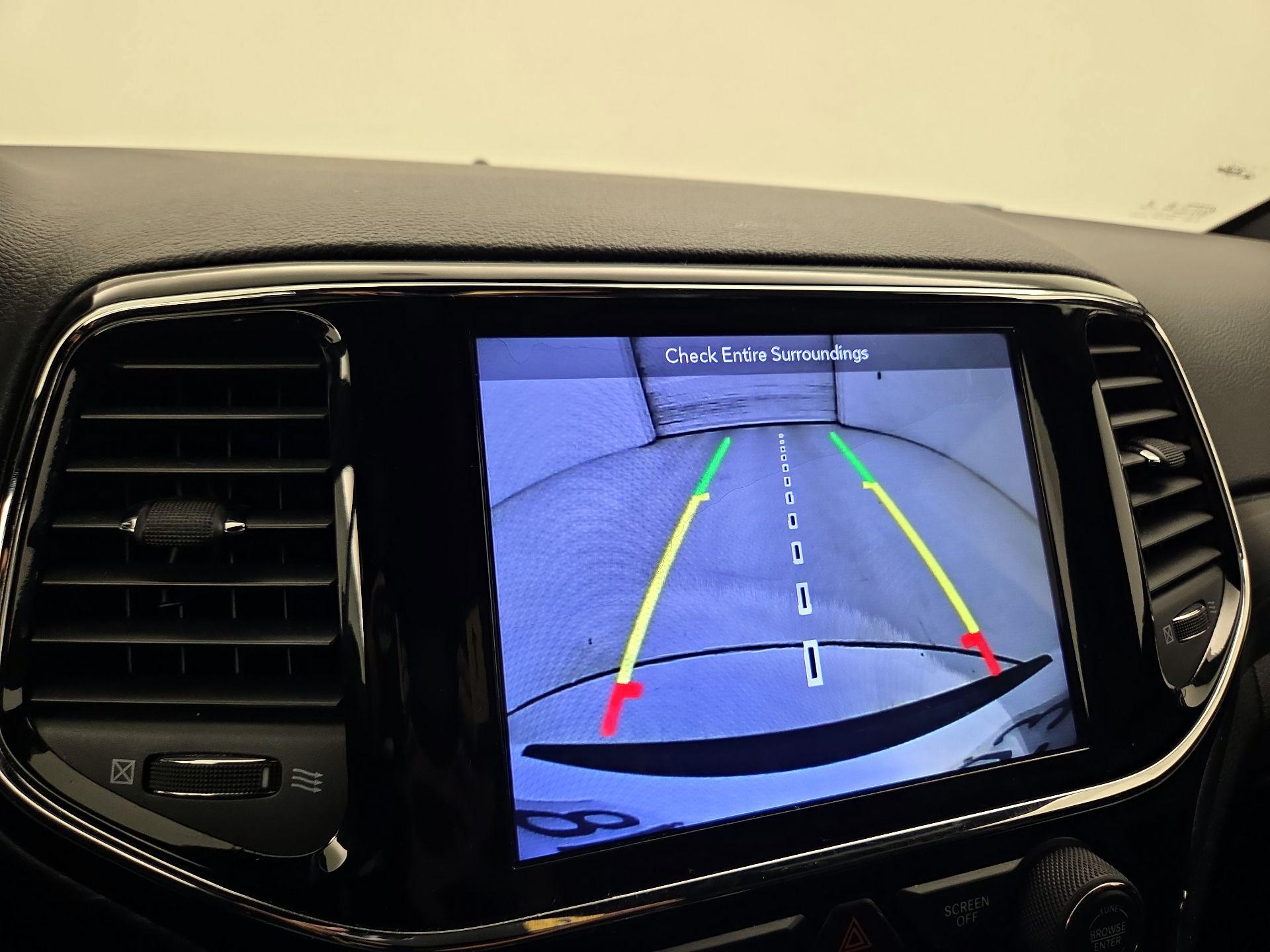 Thumbnail: 2019 Jeep Grand Cherokee - 15