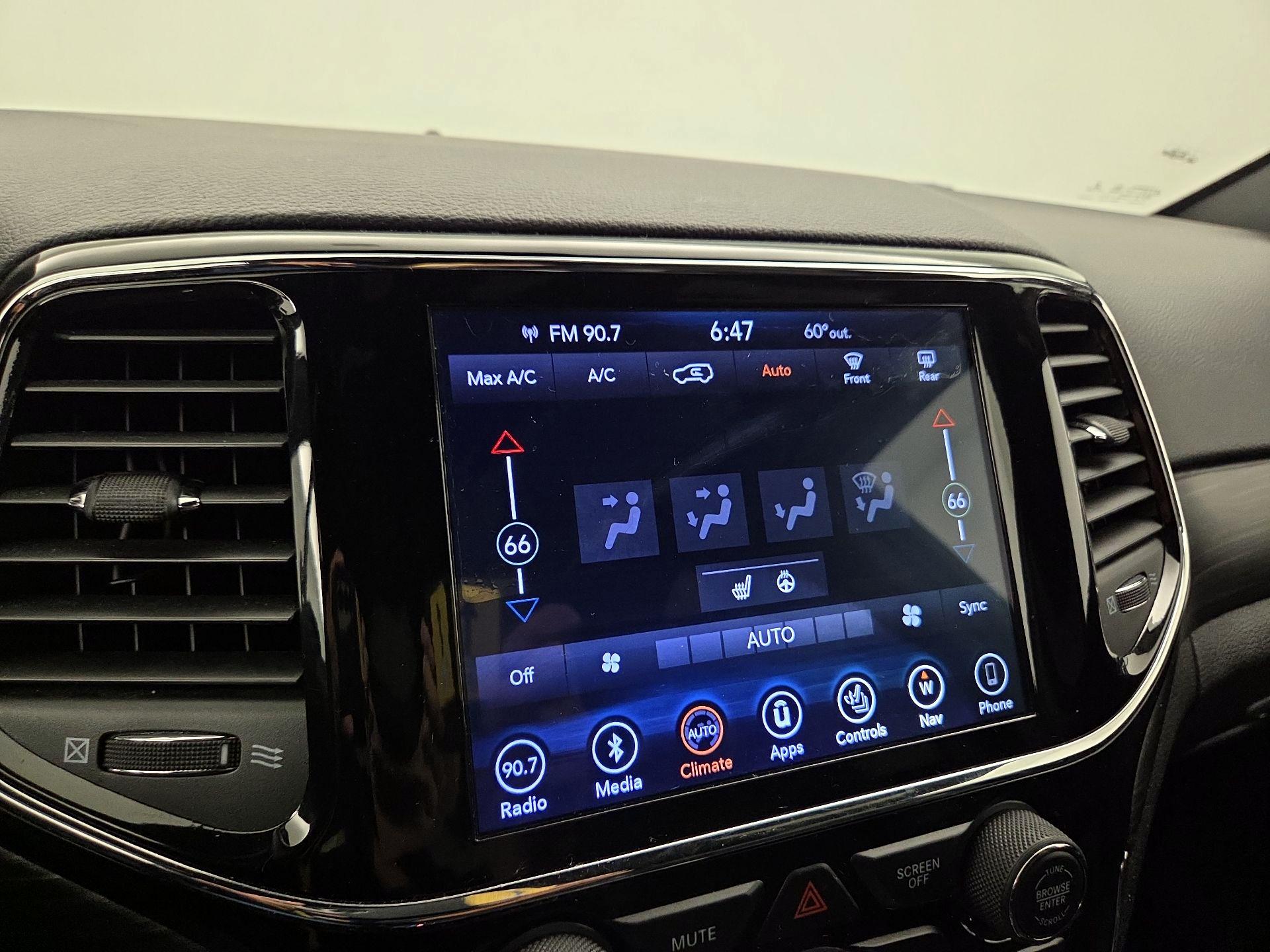 Thumbnail: 2019 Jeep Grand Cherokee - 17