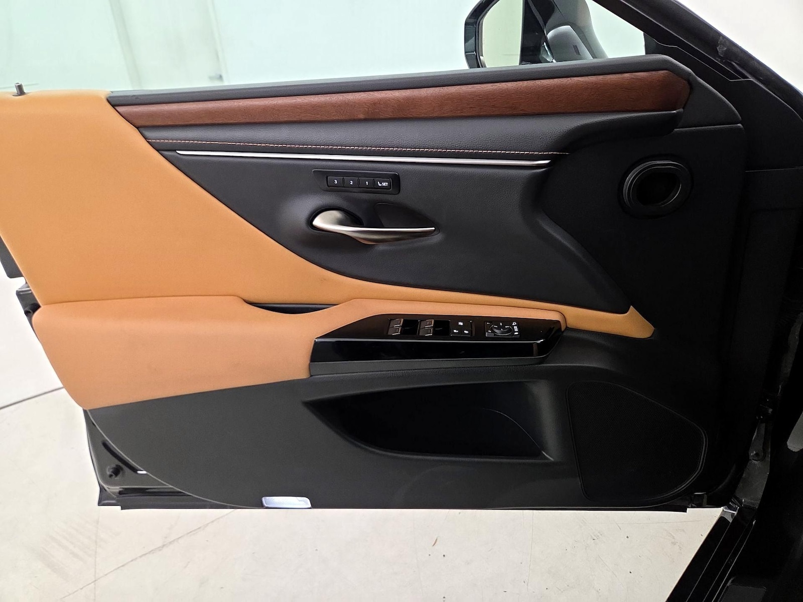2024 Lexus ES Hybrid 300h - Photo 13