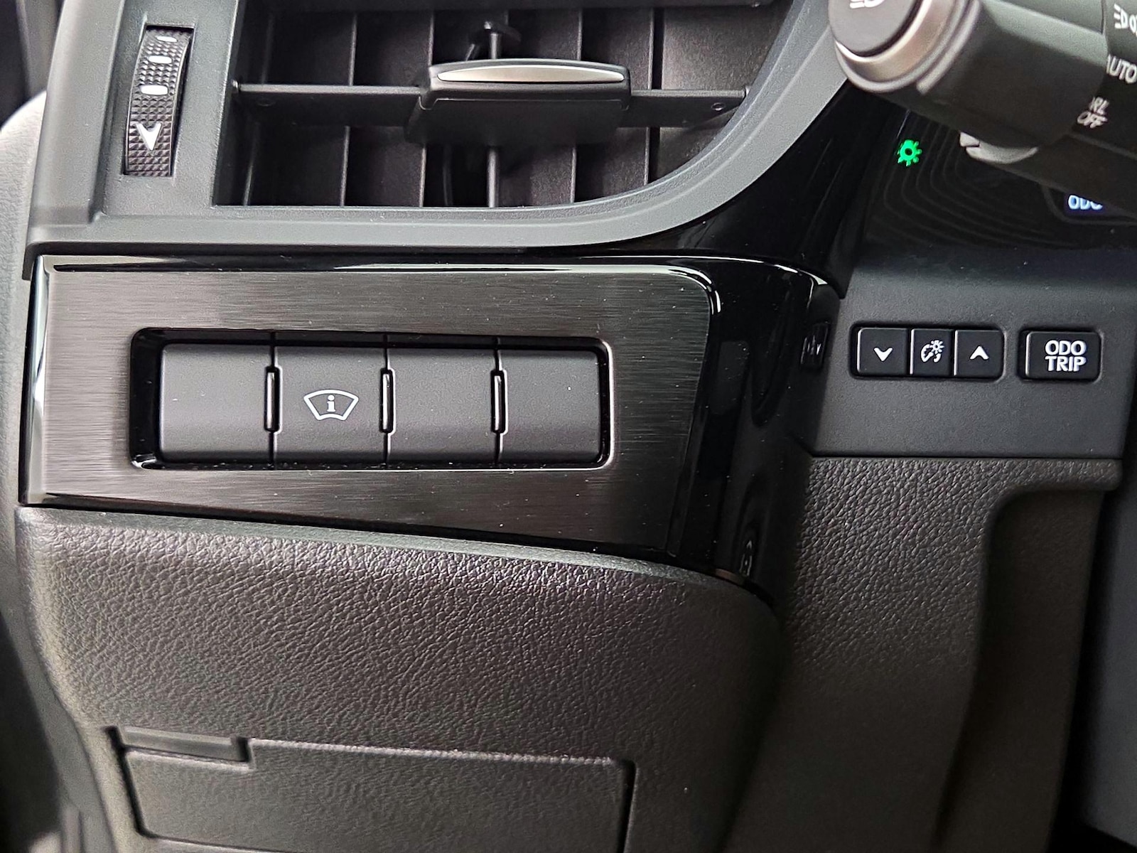 2024 Lexus ES Hybrid 300h - Photo 14