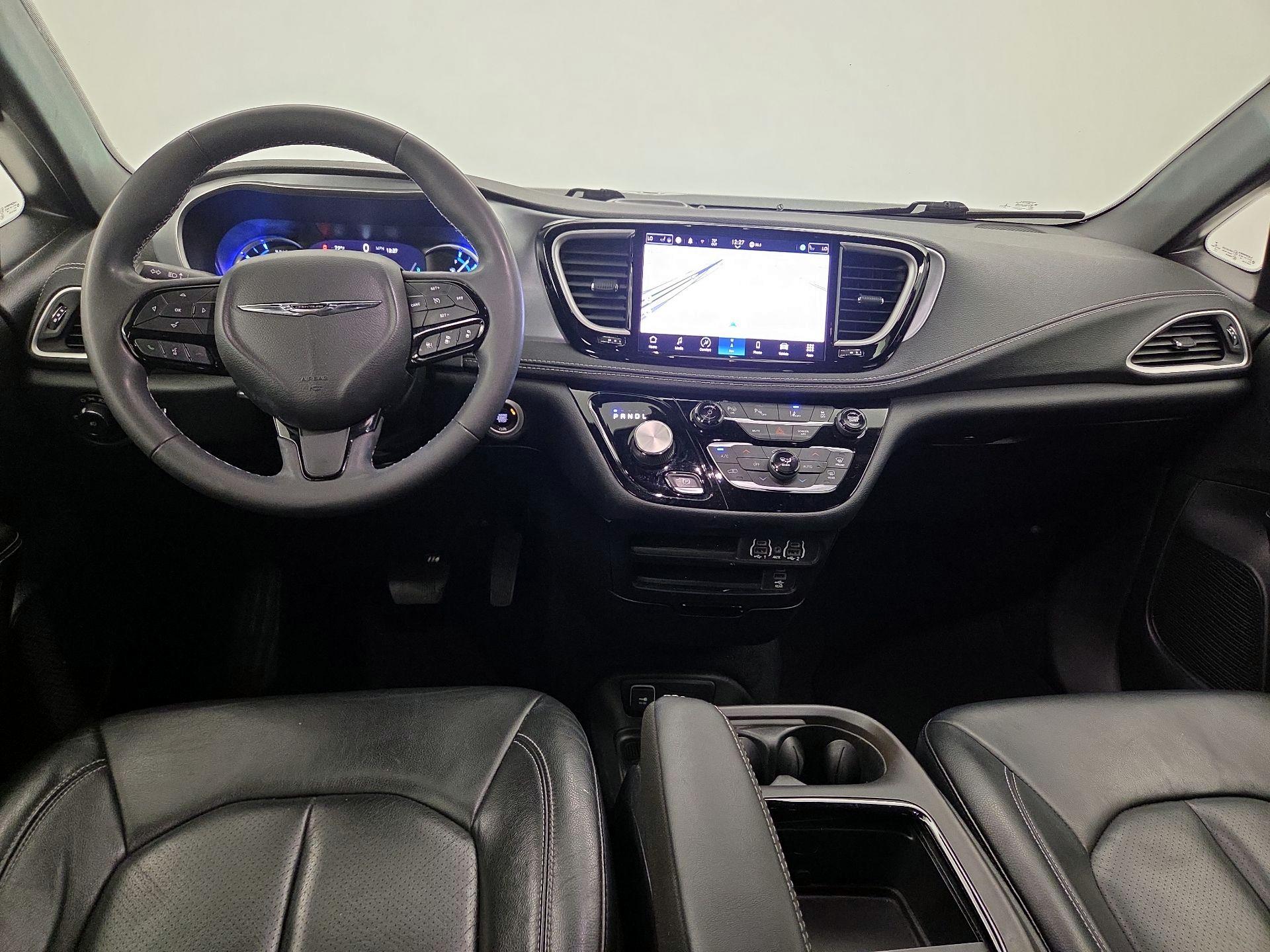Thumbnail: 2022 Chrysler Pacifica - 9