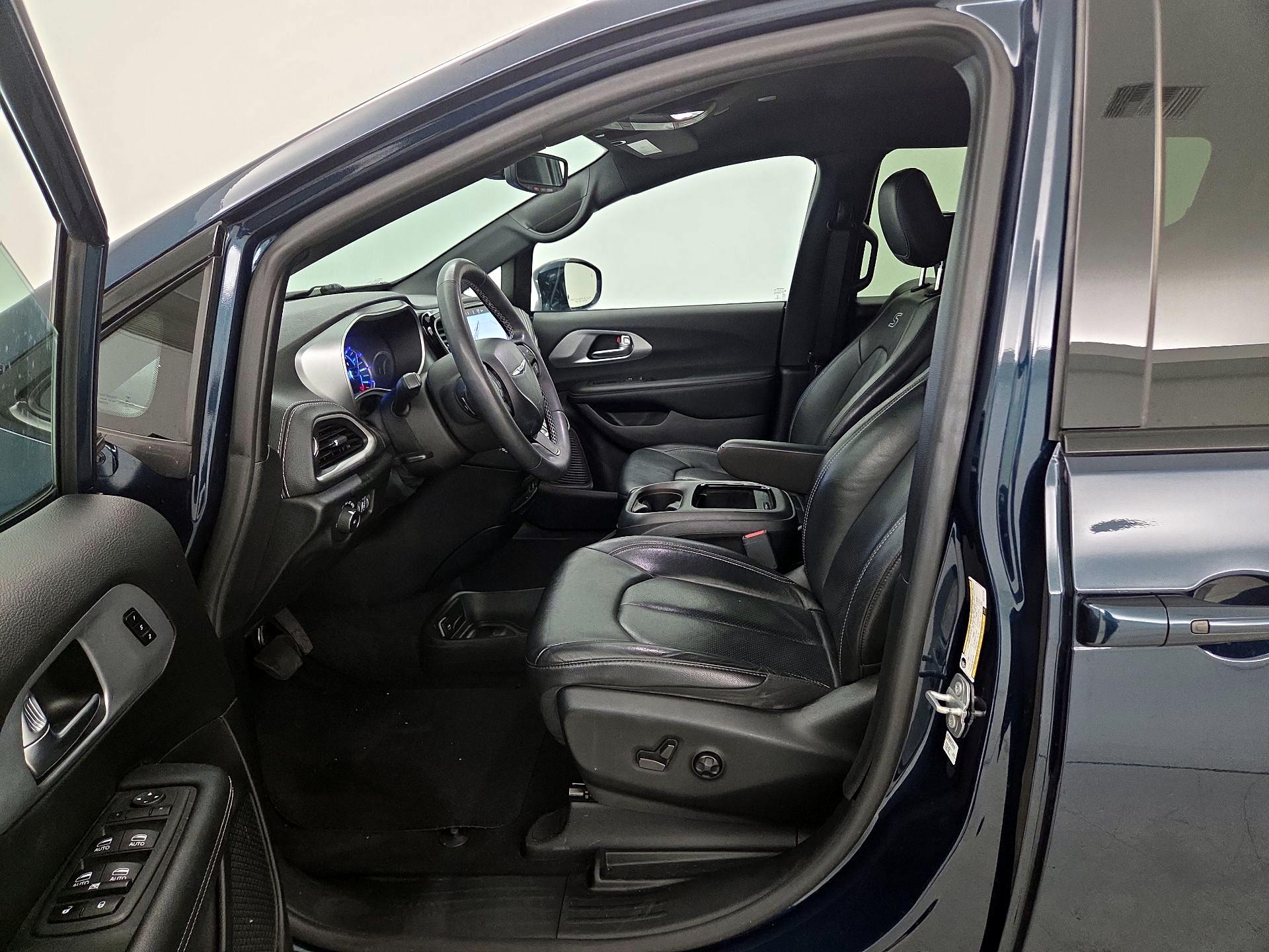 Thumbnail: 2022 Chrysler Pacifica - 11