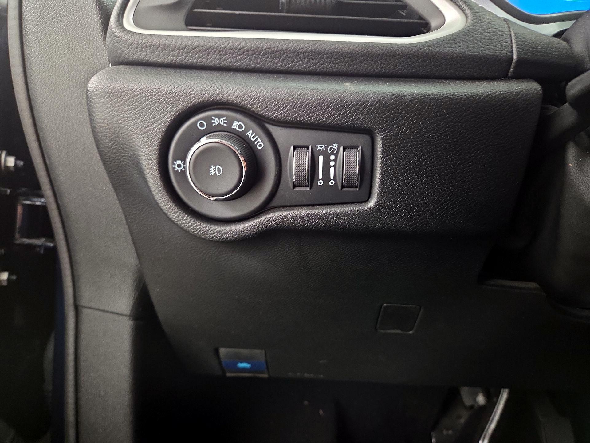 Thumbnail: 2022 Chrysler Pacifica - 13