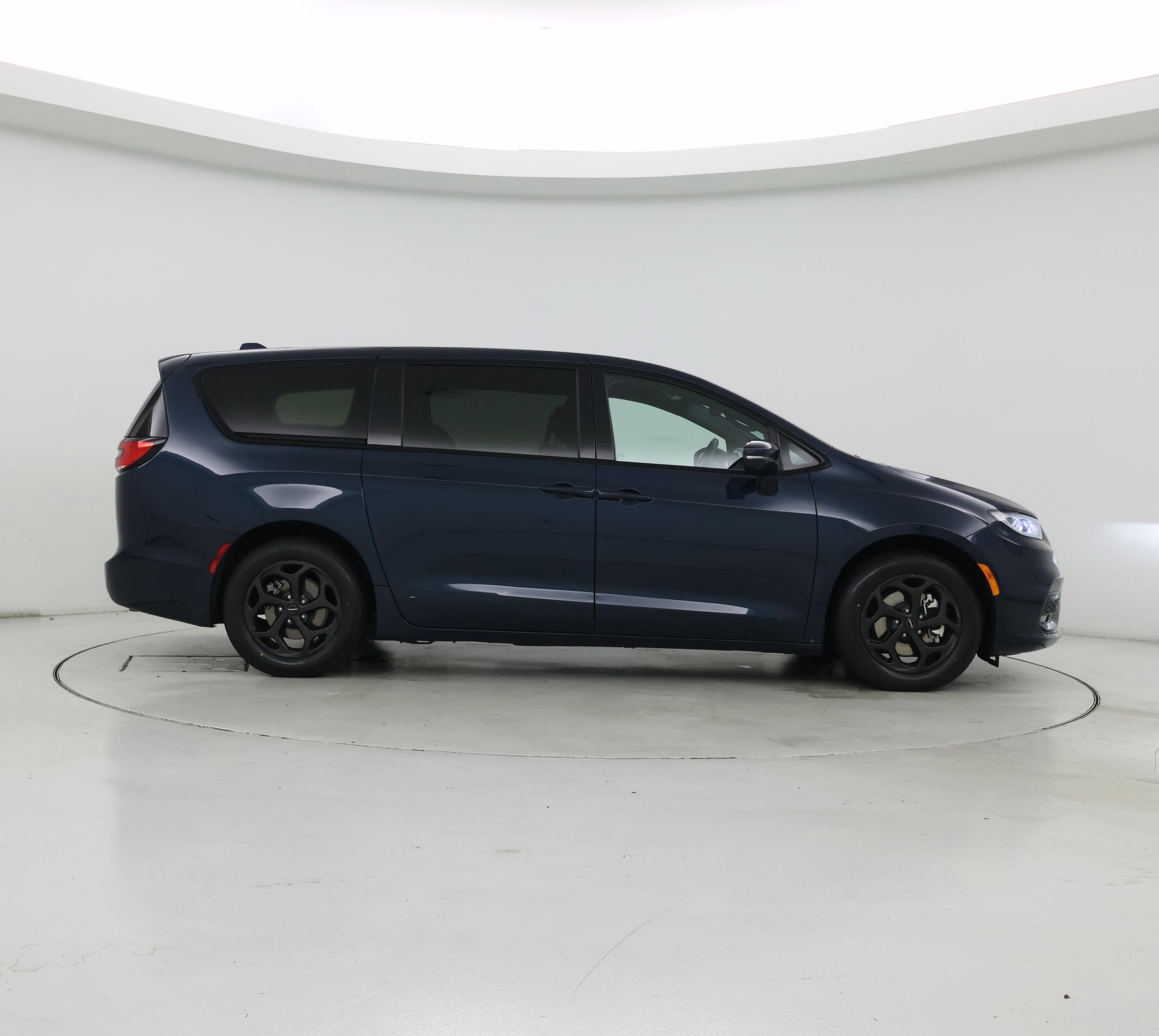 Thumbnail: 2022 Chrysler Pacifica - 7