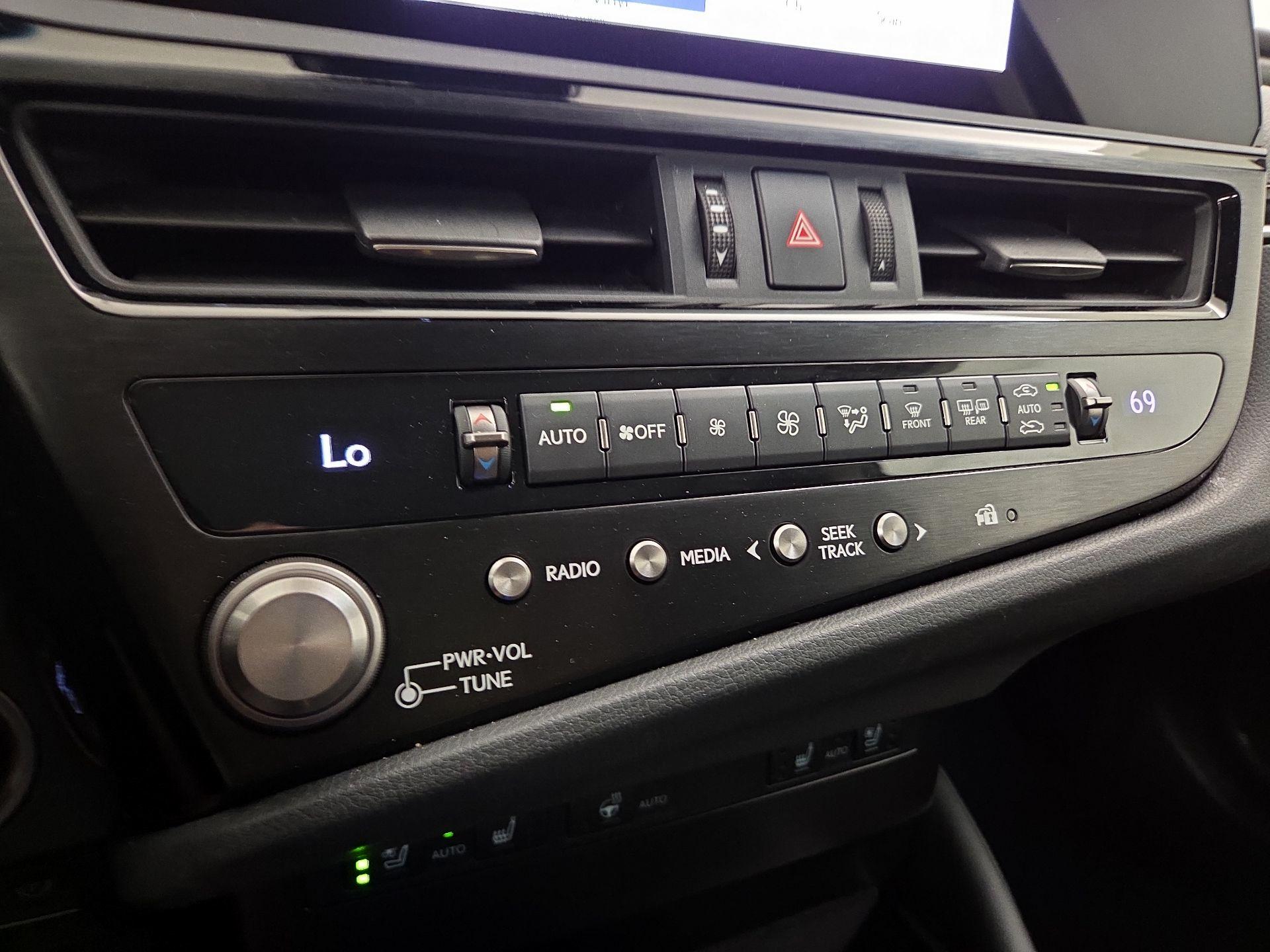 Thumbnail: 2024 Lexus ES - 16