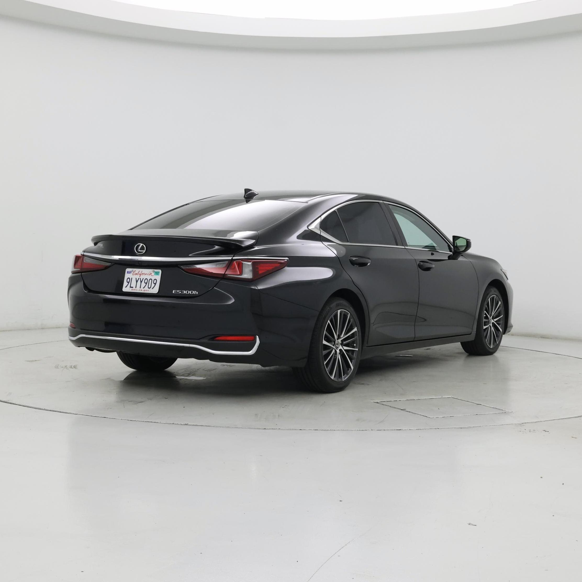 Thumbnail: 2024 Lexus ES - 8