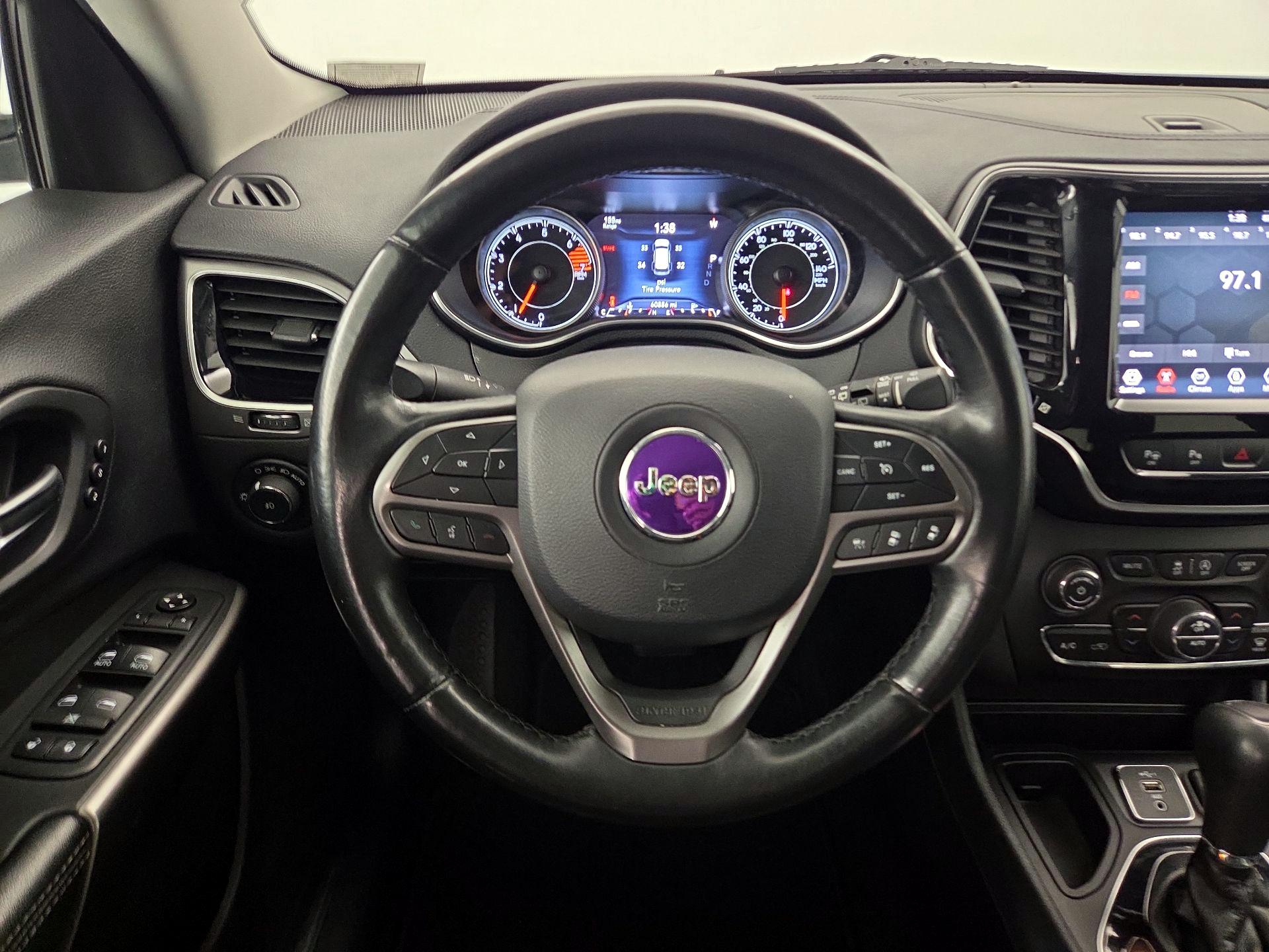 Thumbnail: 2019 Jeep Cherokee - 10