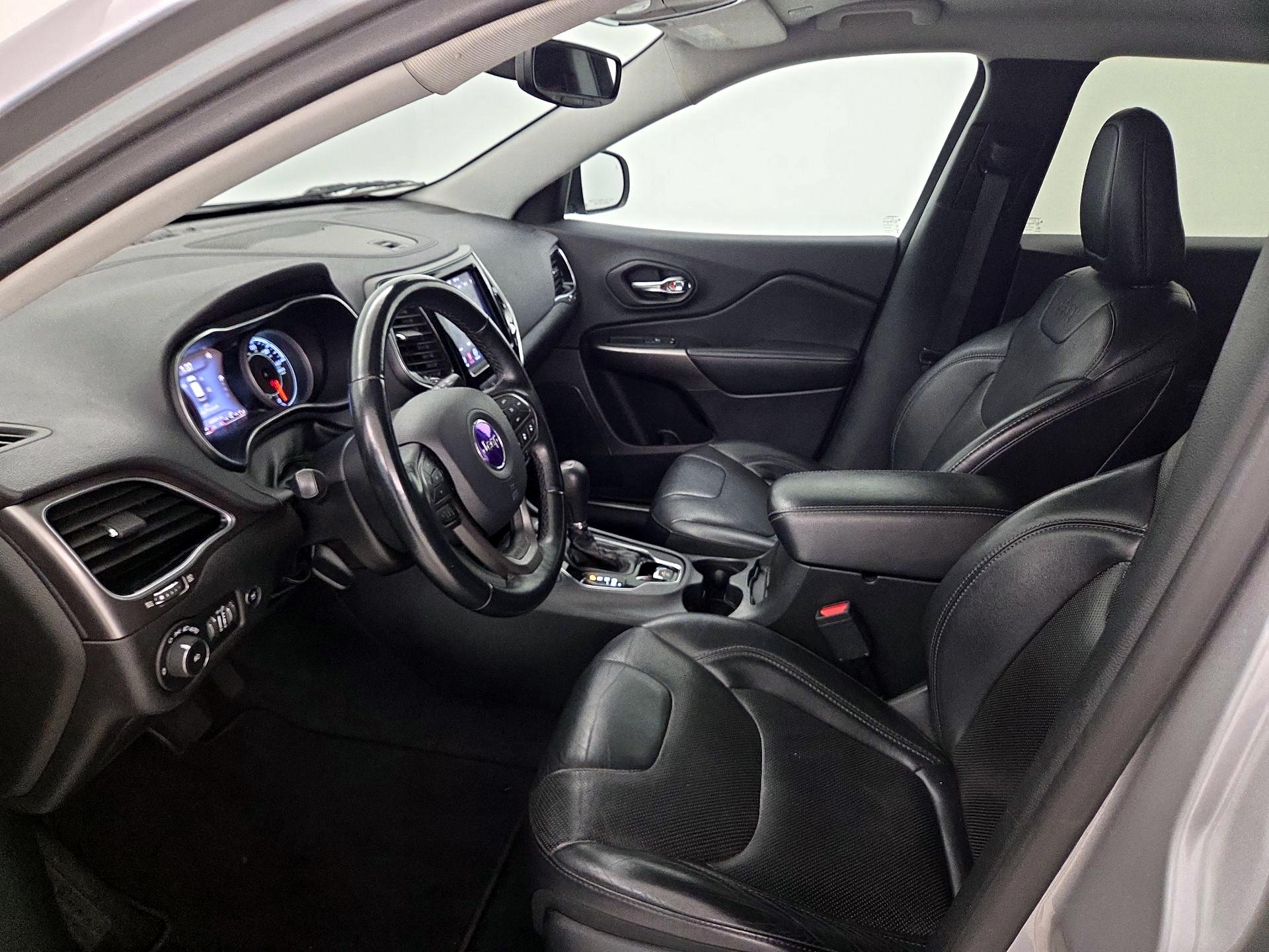 Thumbnail: 2019 Jeep Cherokee - 11