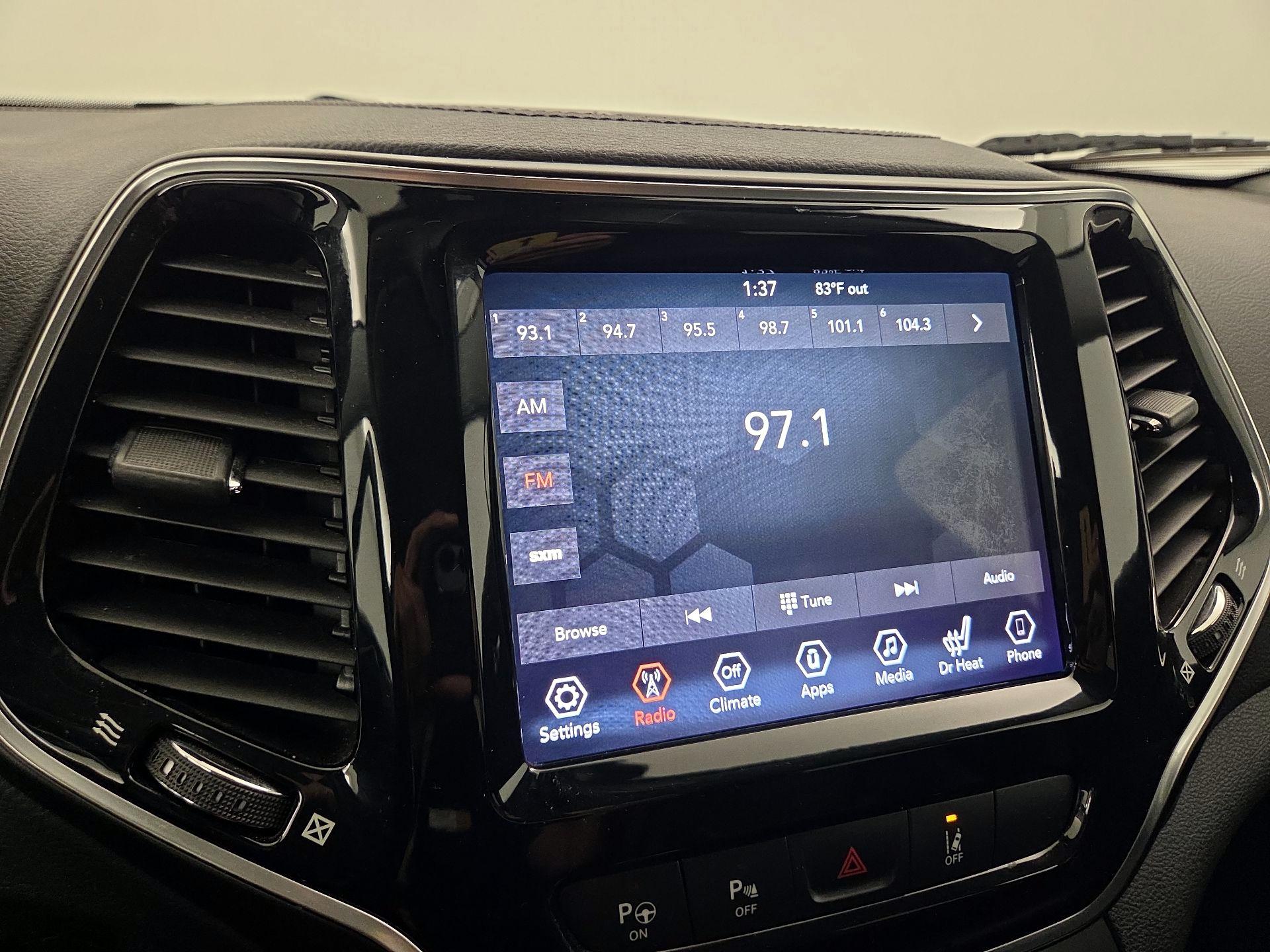 Thumbnail: 2019 Jeep Cherokee - 15