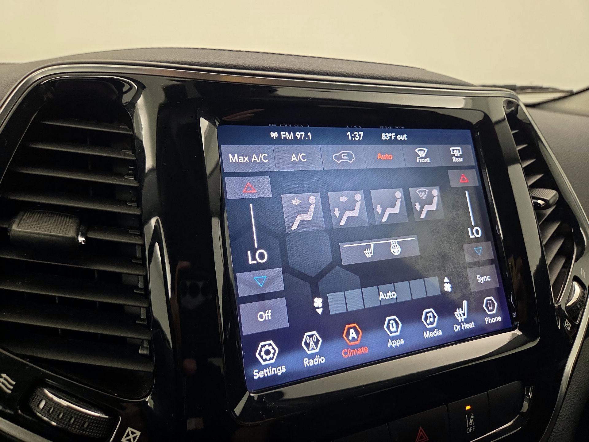 Thumbnail: 2019 Jeep Cherokee - 16
