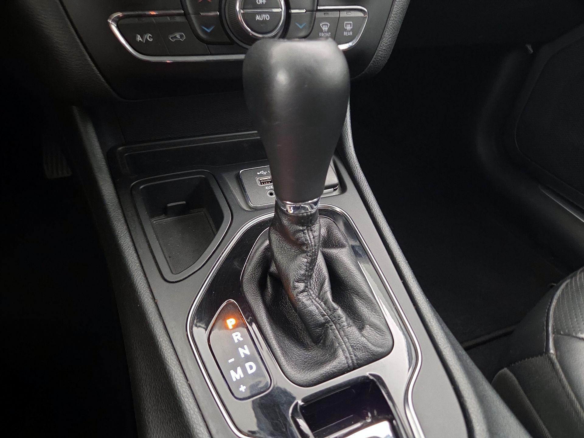 Thumbnail: 2019 Jeep Cherokee - 17
