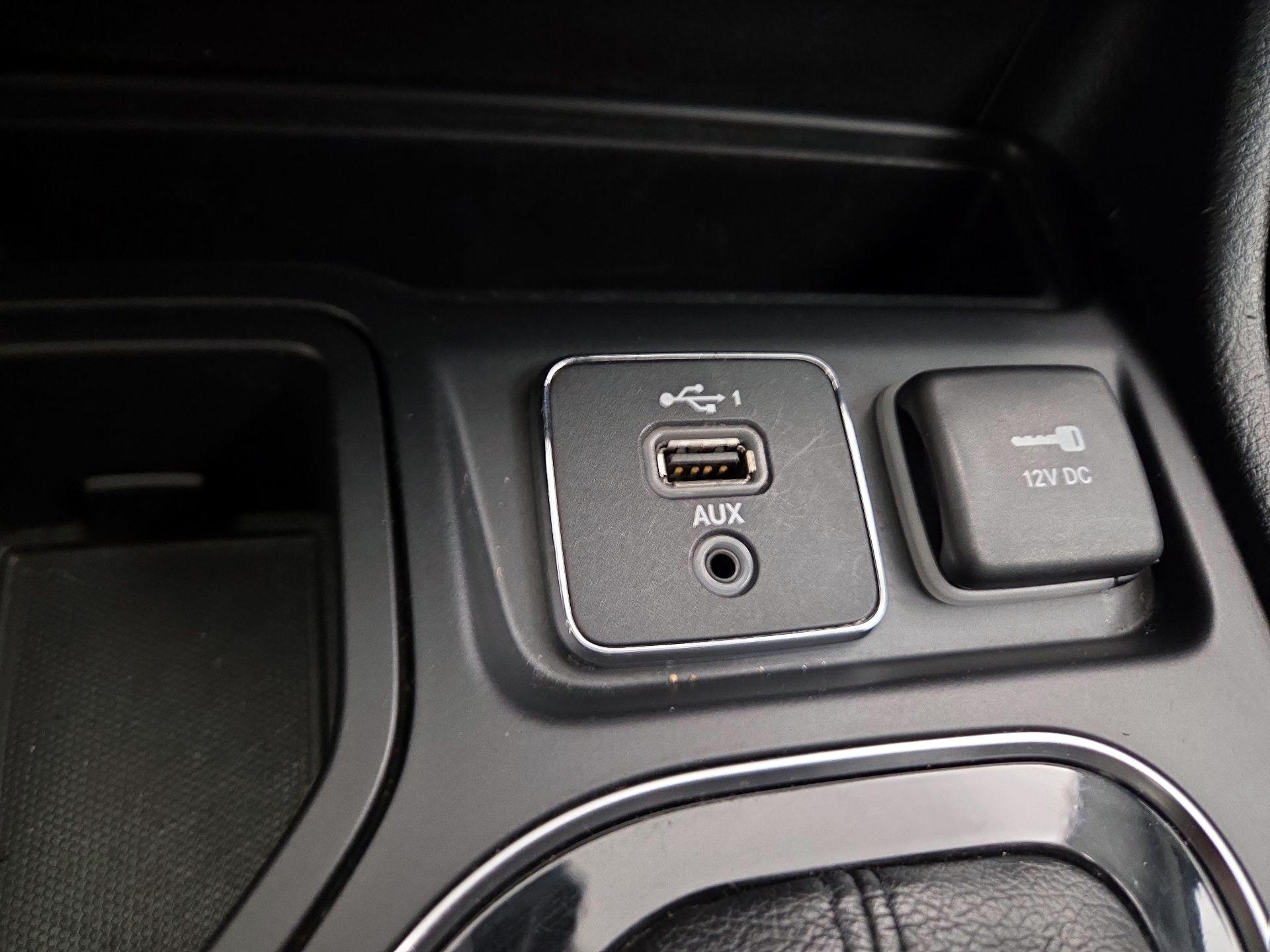 Thumbnail: 2019 Jeep Cherokee - 18