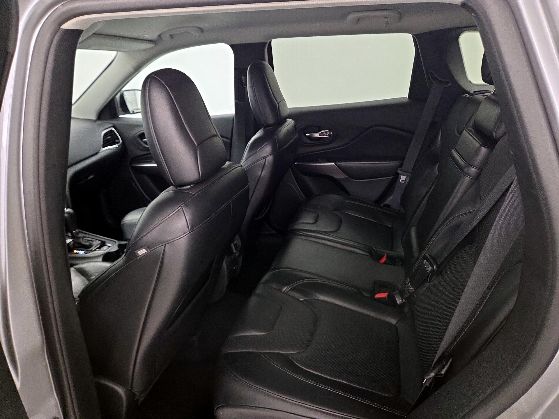 Thumbnail: 2019 Jeep Cherokee - 19