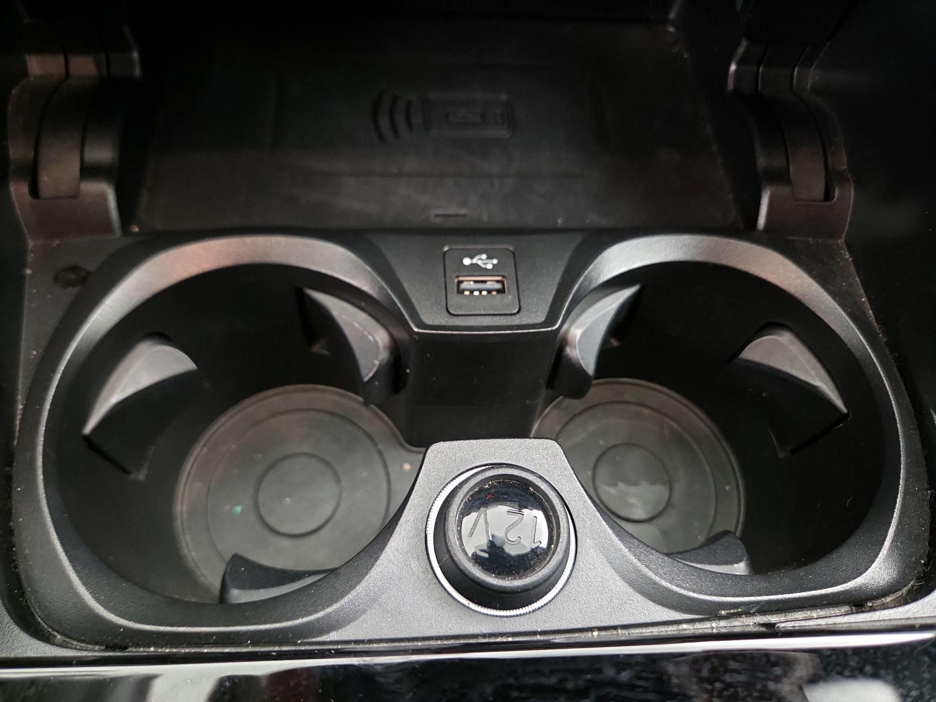 Thumbnail: 2023 BMW i4 - 19