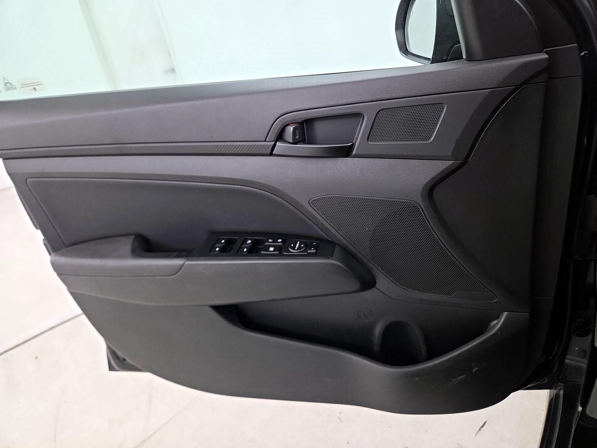Thumbnail: 2018 Hyundai Elantra - 12