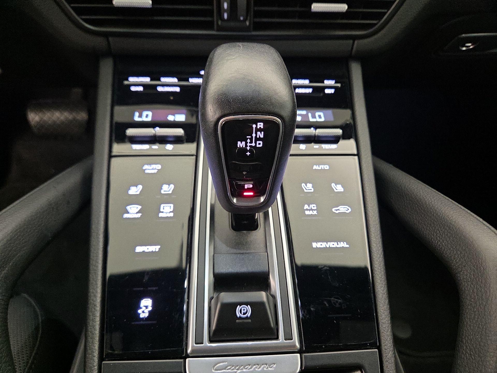 Thumbnail: 2022 Porsche Cayenne - 18