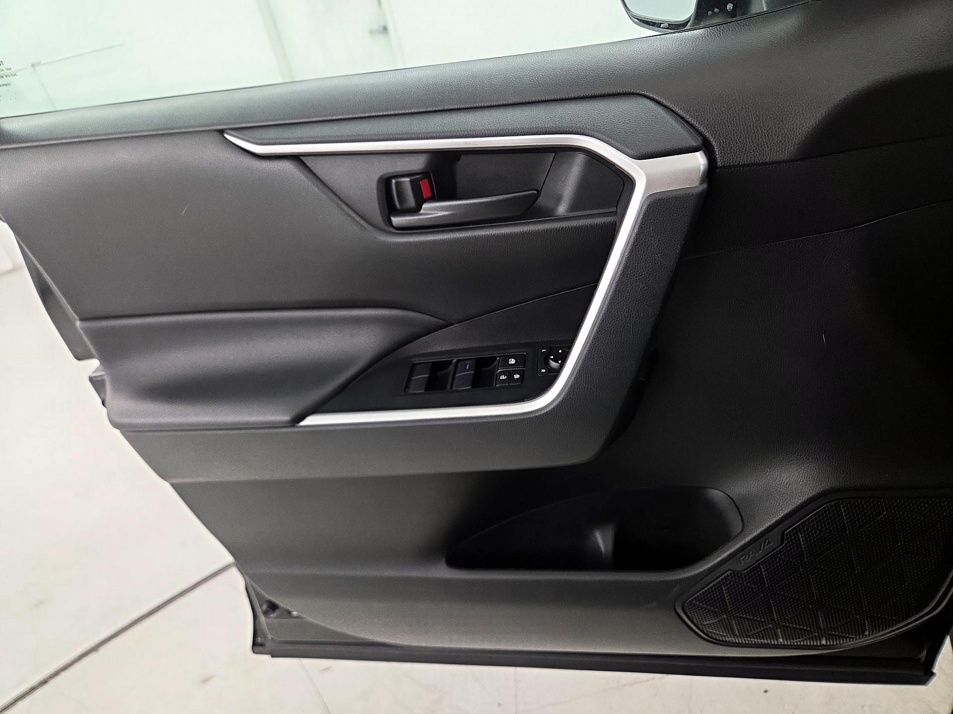 Thumbnail: 2021 Toyota RAV4 - 12
