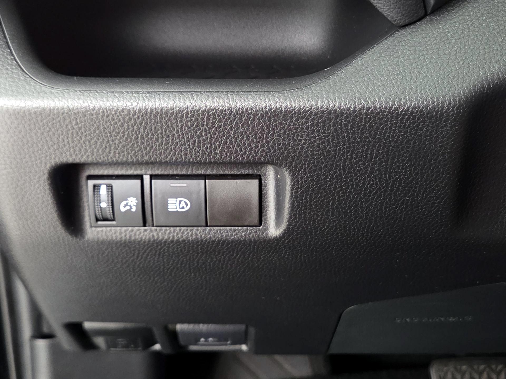 Thumbnail: 2021 Toyota RAV4 - 13