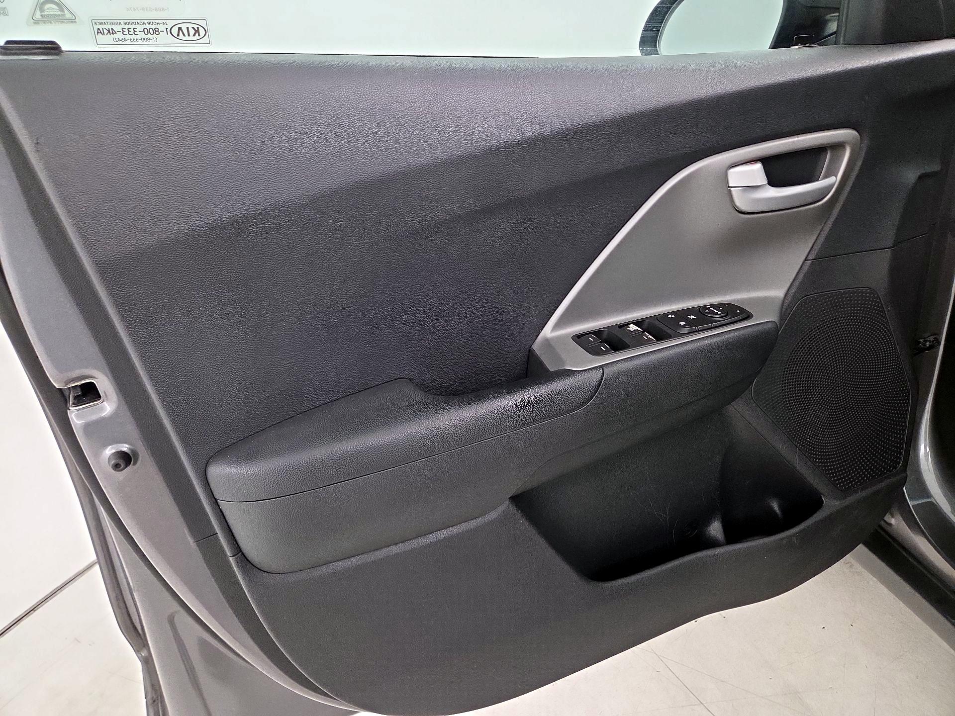 Thumbnail: 2018 Kia Niro - 12