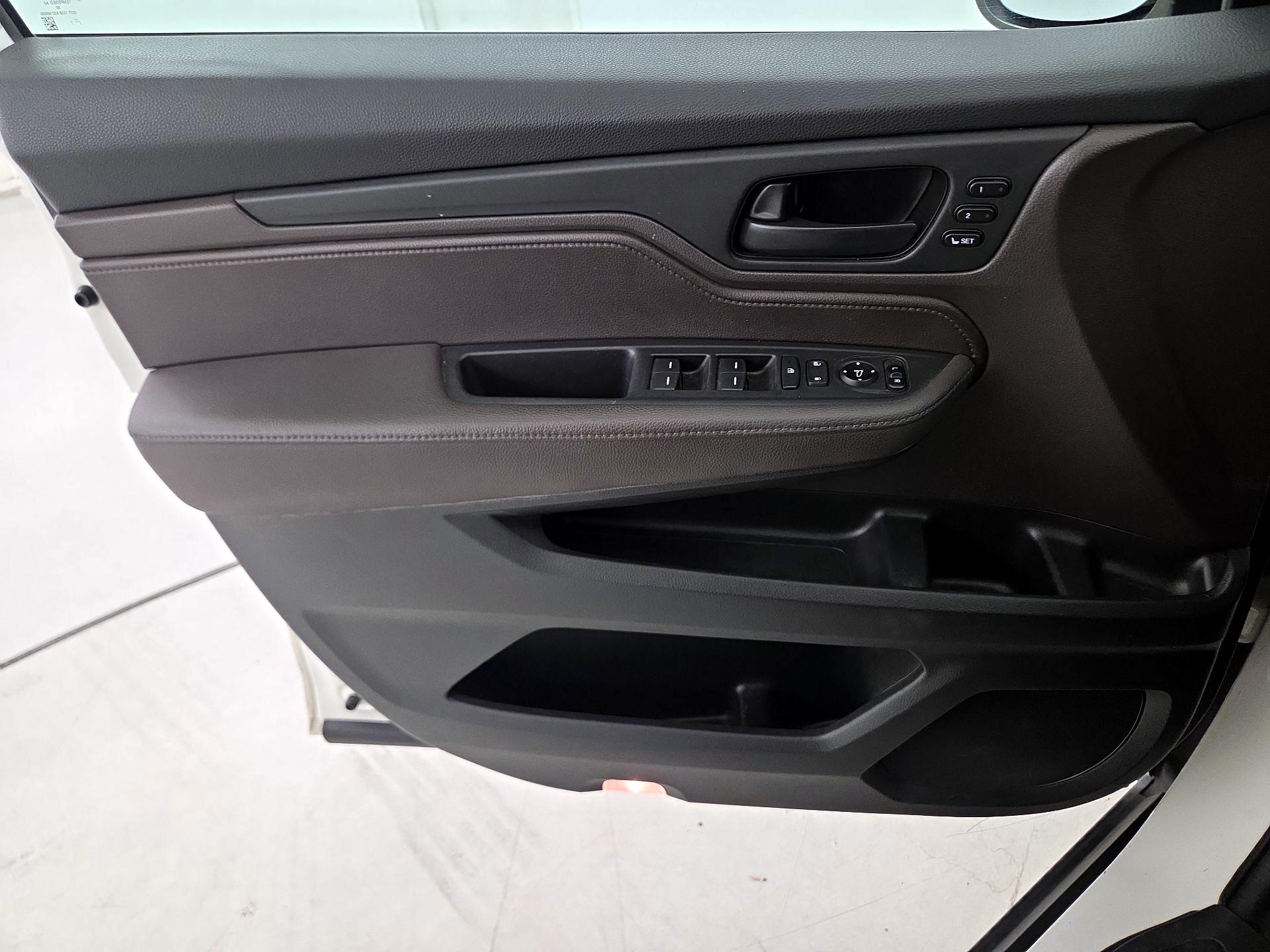 Thumbnail: 2018 Honda Odyssey - 12