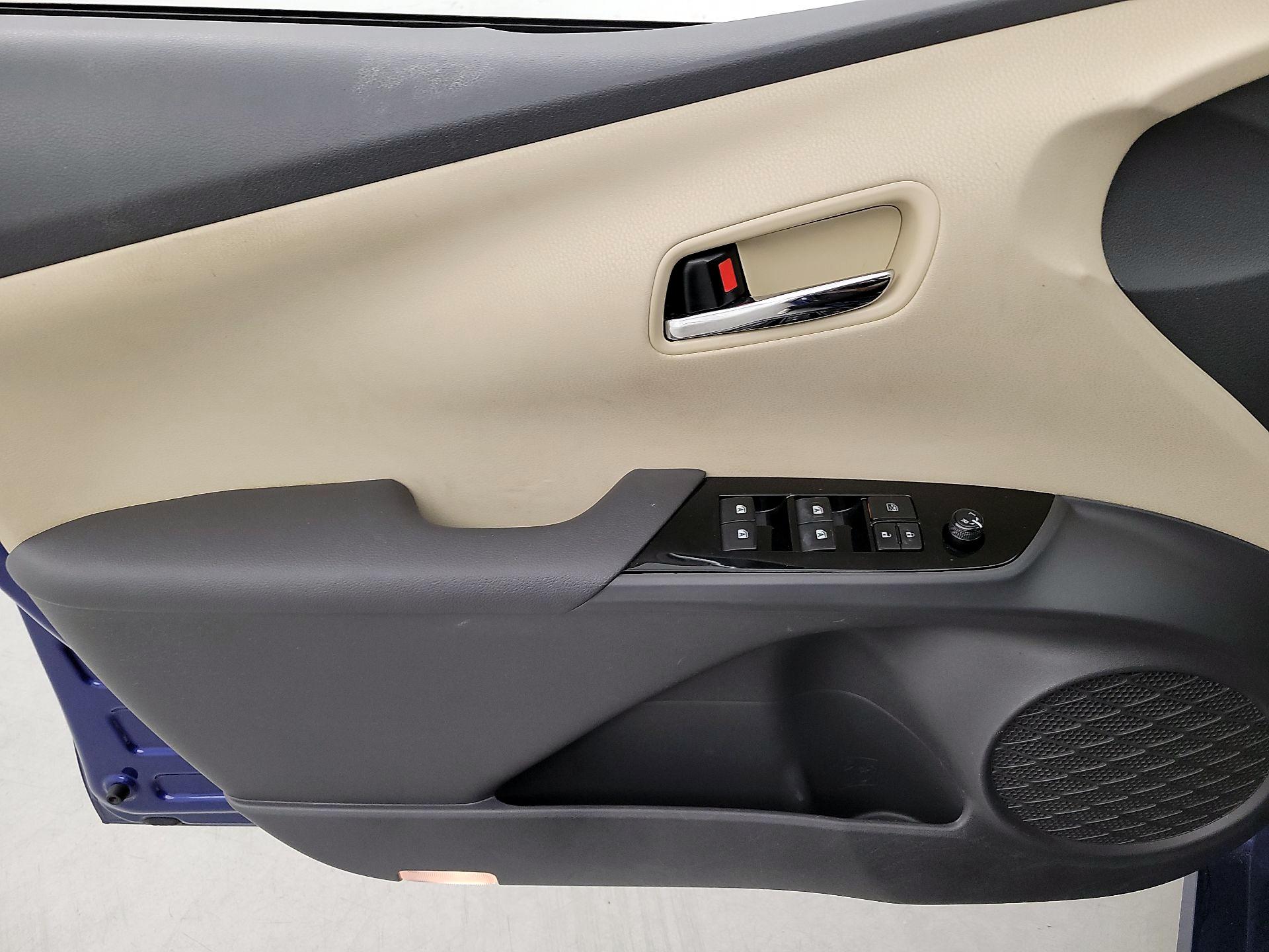 Thumbnail: 2016 Toyota Prius - 12