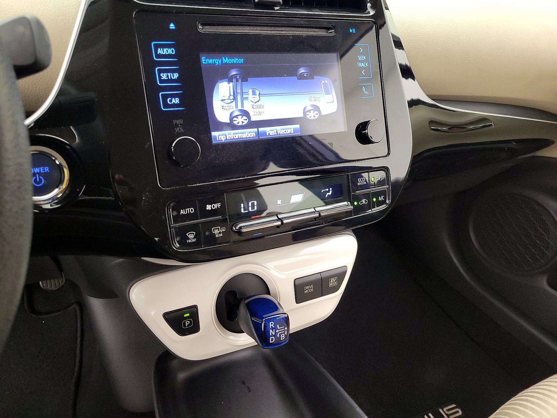 Thumbnail: 2016 Toyota Prius - 16