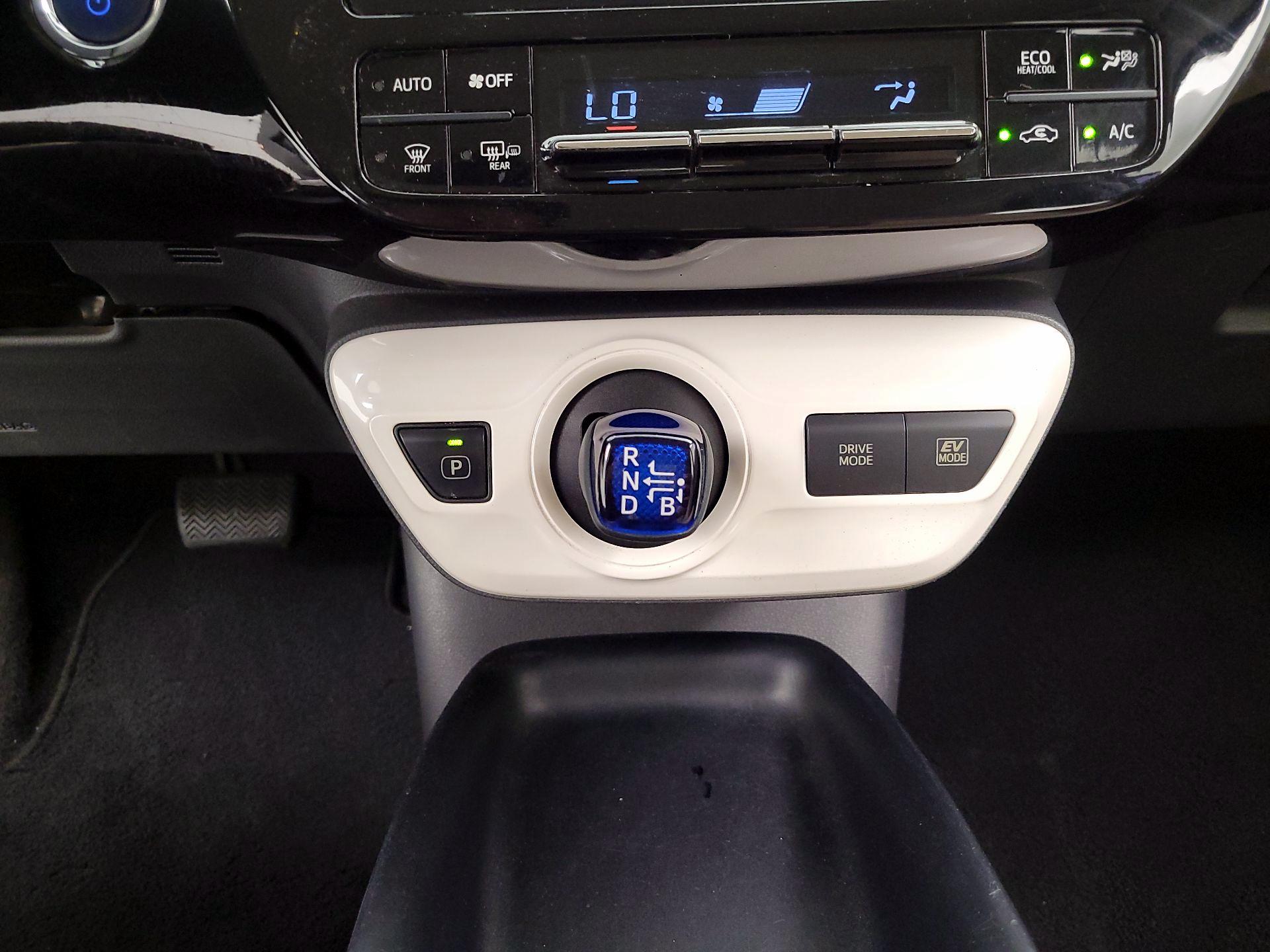 Thumbnail: 2016 Toyota Prius - 17