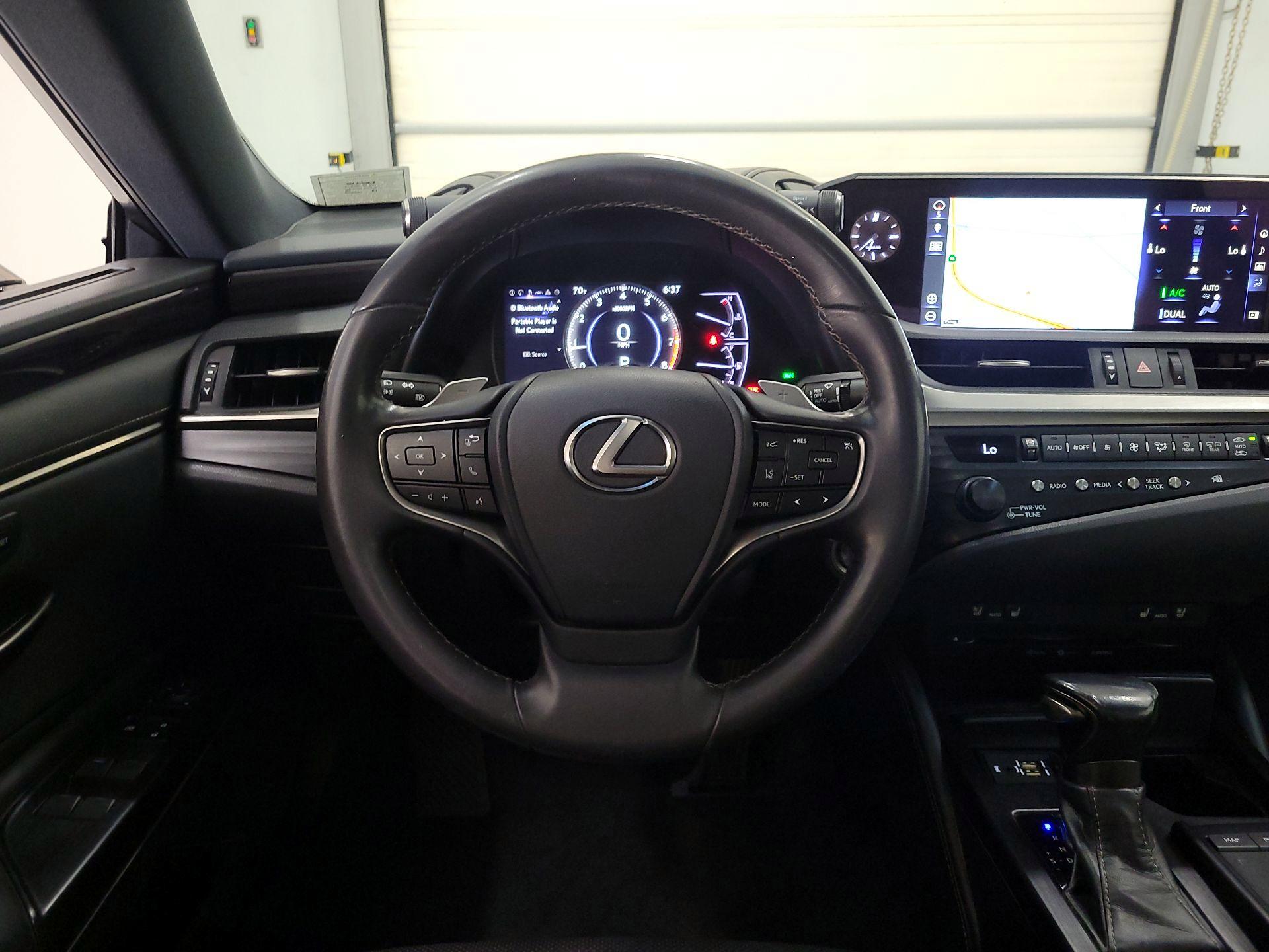 Thumbnail: 2019 Lexus ES - 10