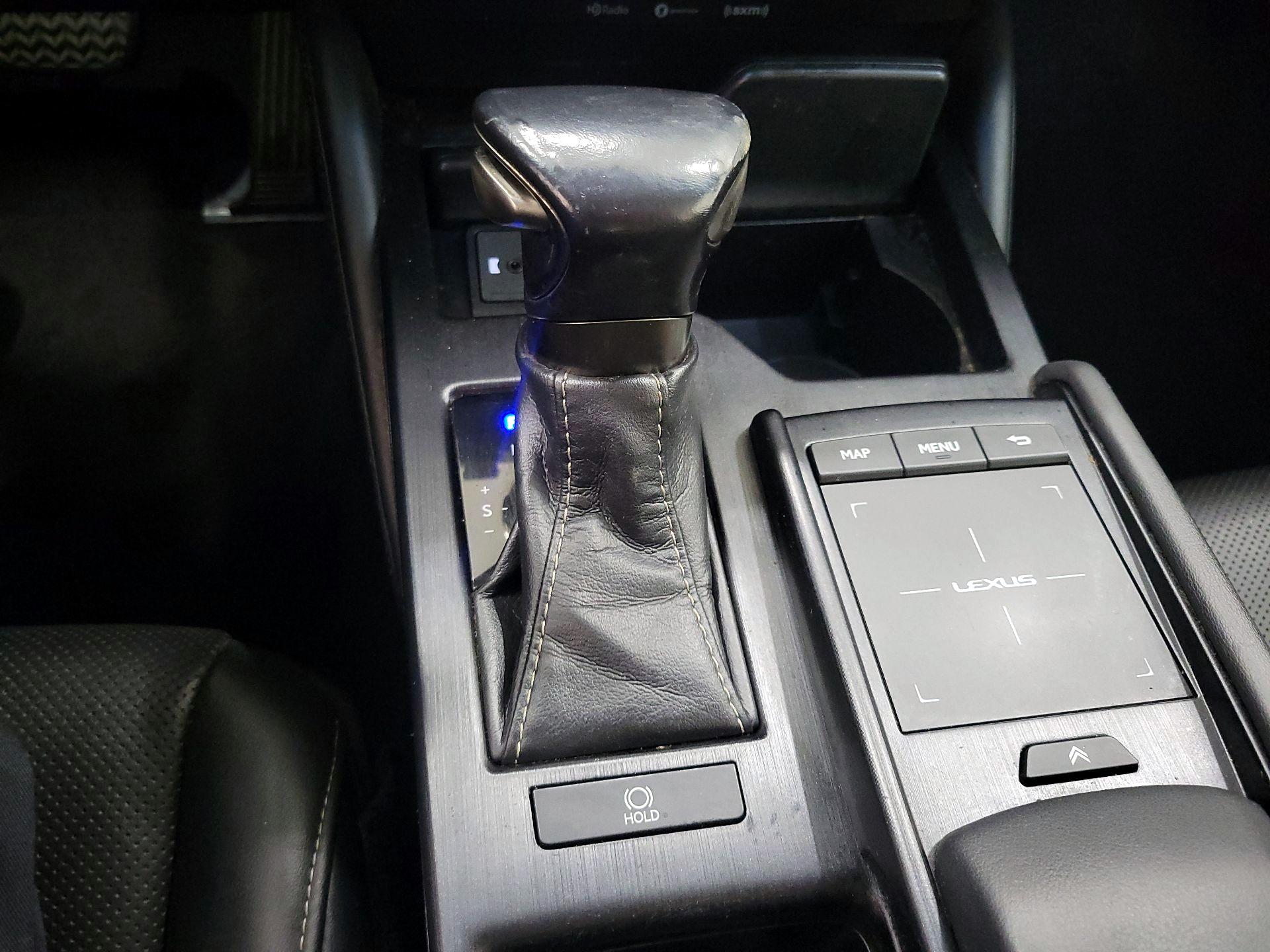 Thumbnail: 2019 Lexus ES - 18