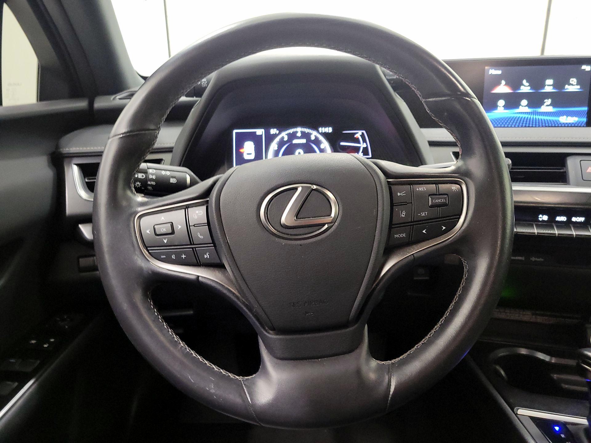Thumbnail: 2021 Lexus UX - 10