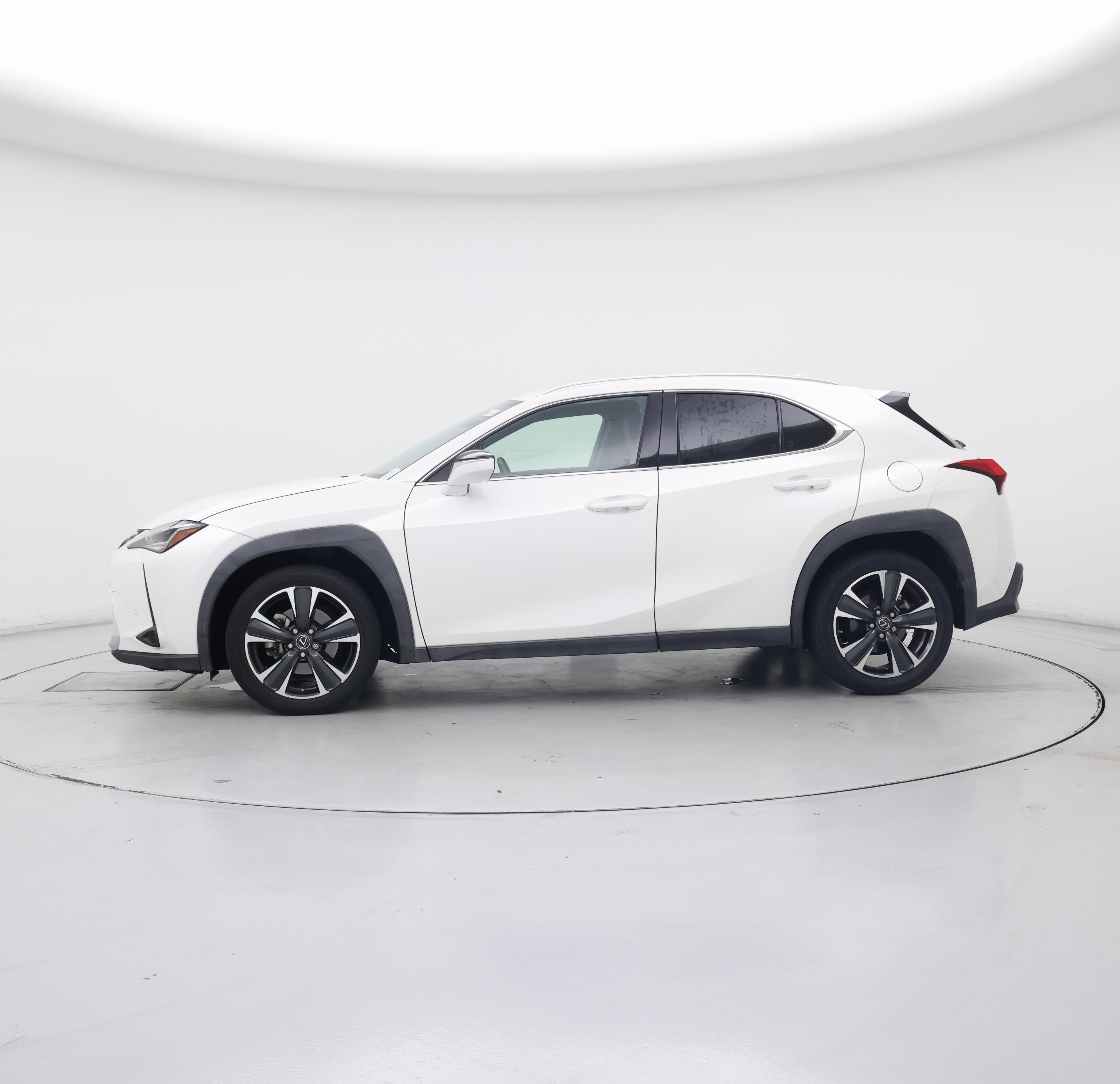 Thumbnail: 2021 Lexus UX - 3