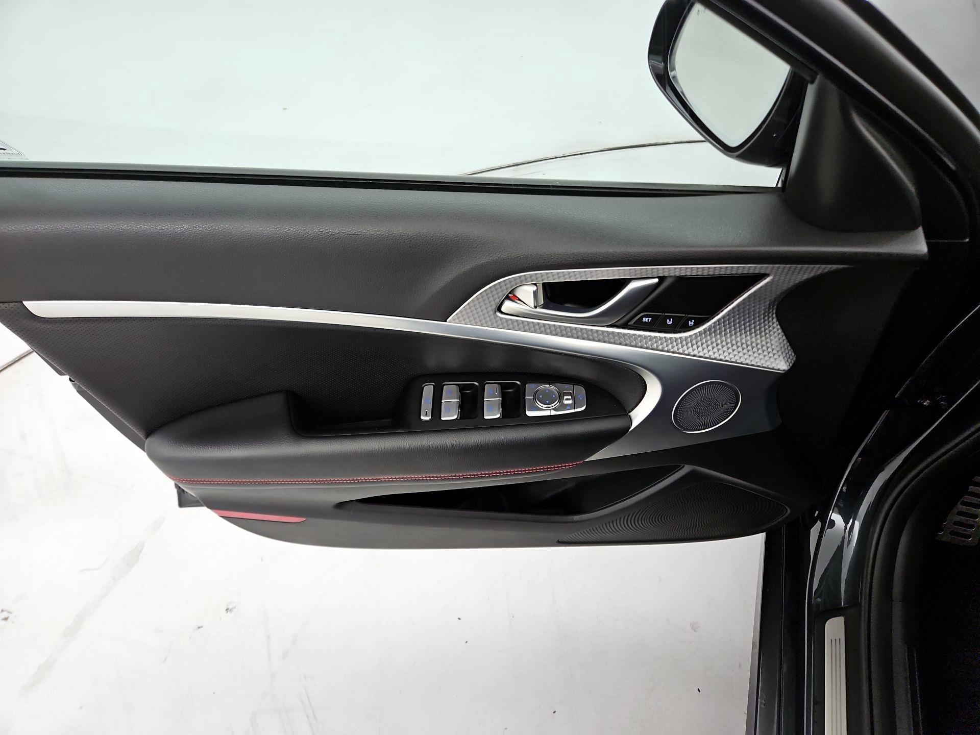 Thumbnail: 2023 Genesis G70 - 12