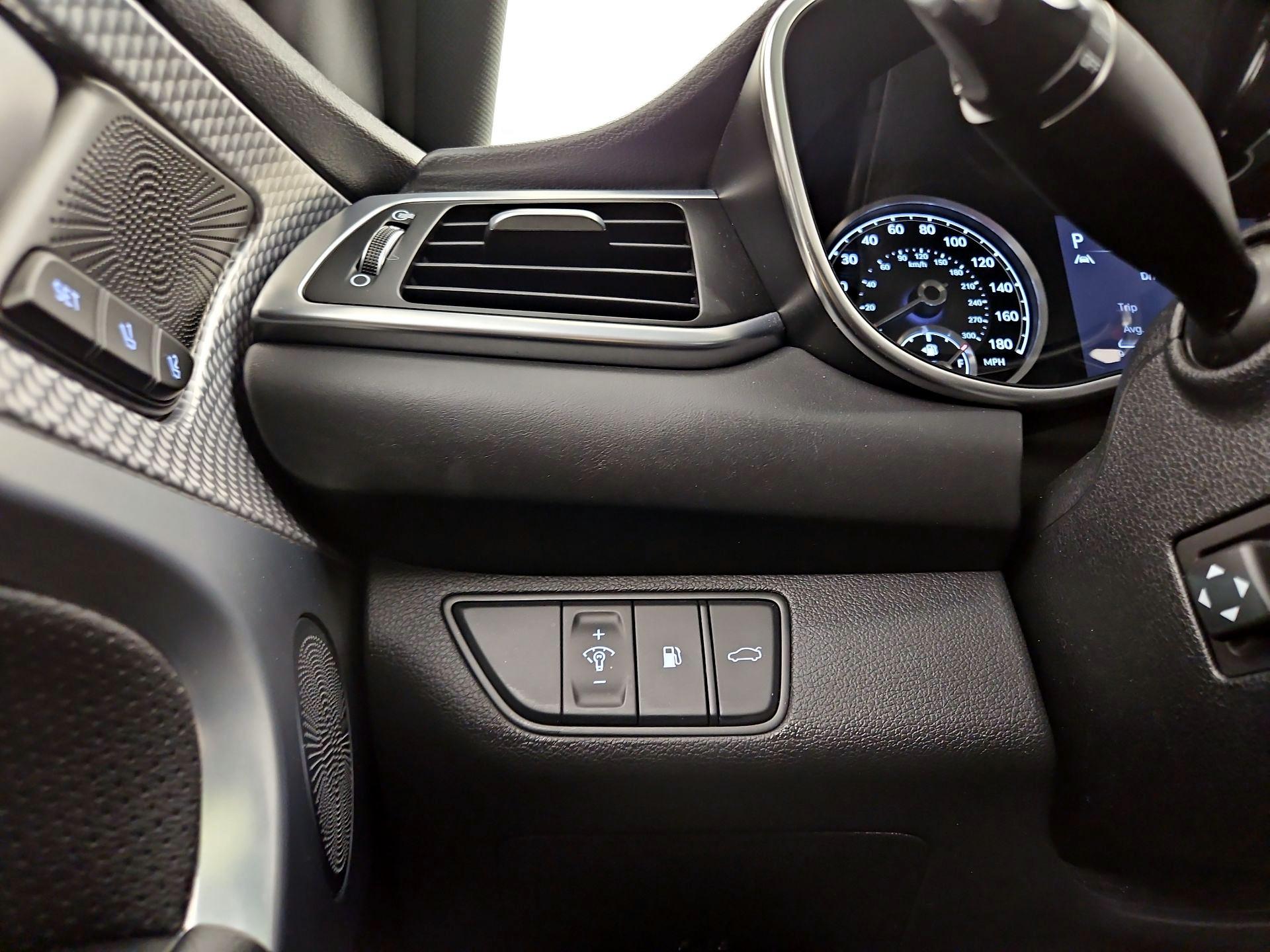 Thumbnail: 2023 Genesis G70 - 13