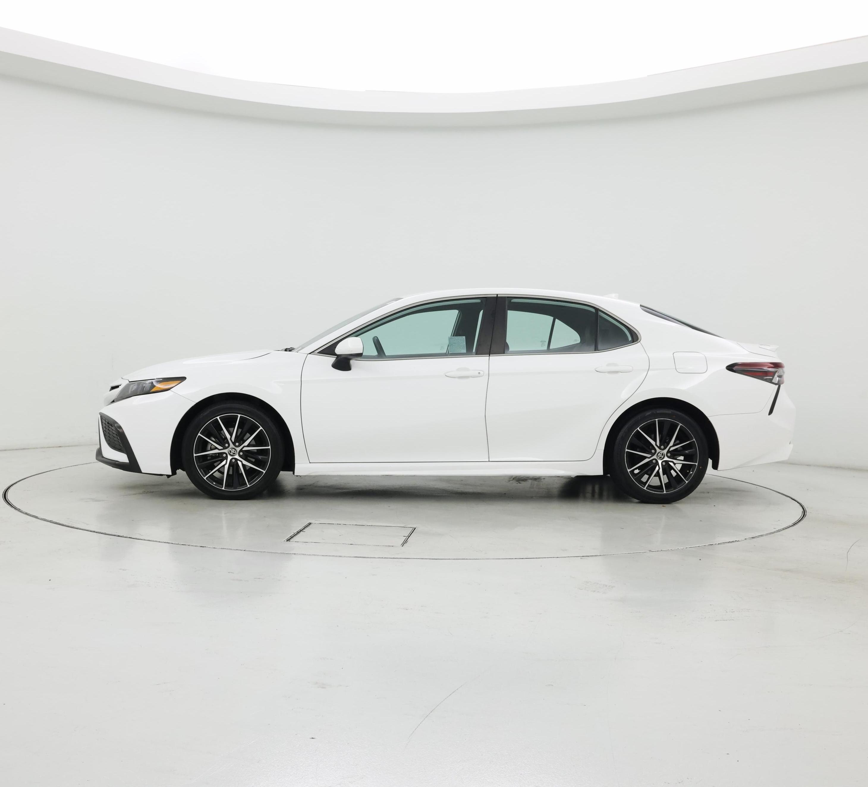 Thumbnail: 2021 Toyota Camry - 3