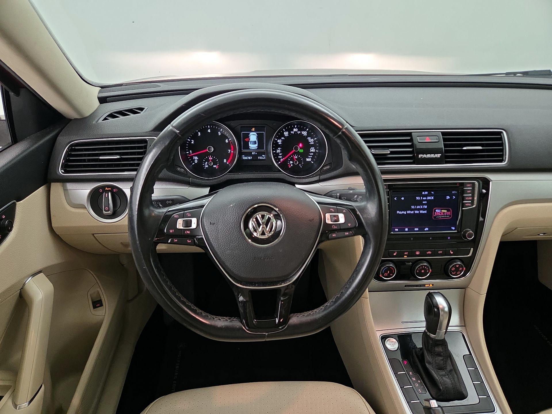 Thumbnail: 2019 Volkswagen Passat - 10