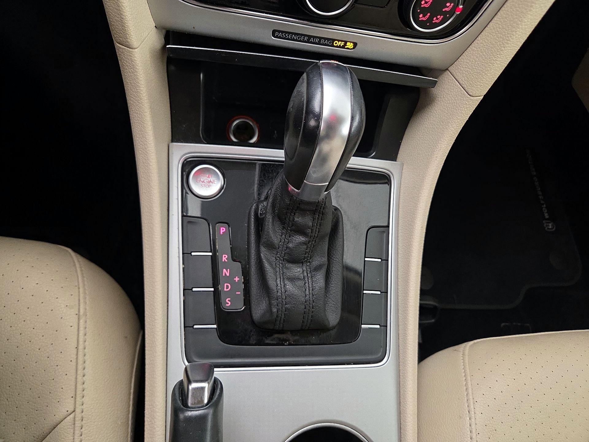 Thumbnail: 2019 Volkswagen Passat - 17