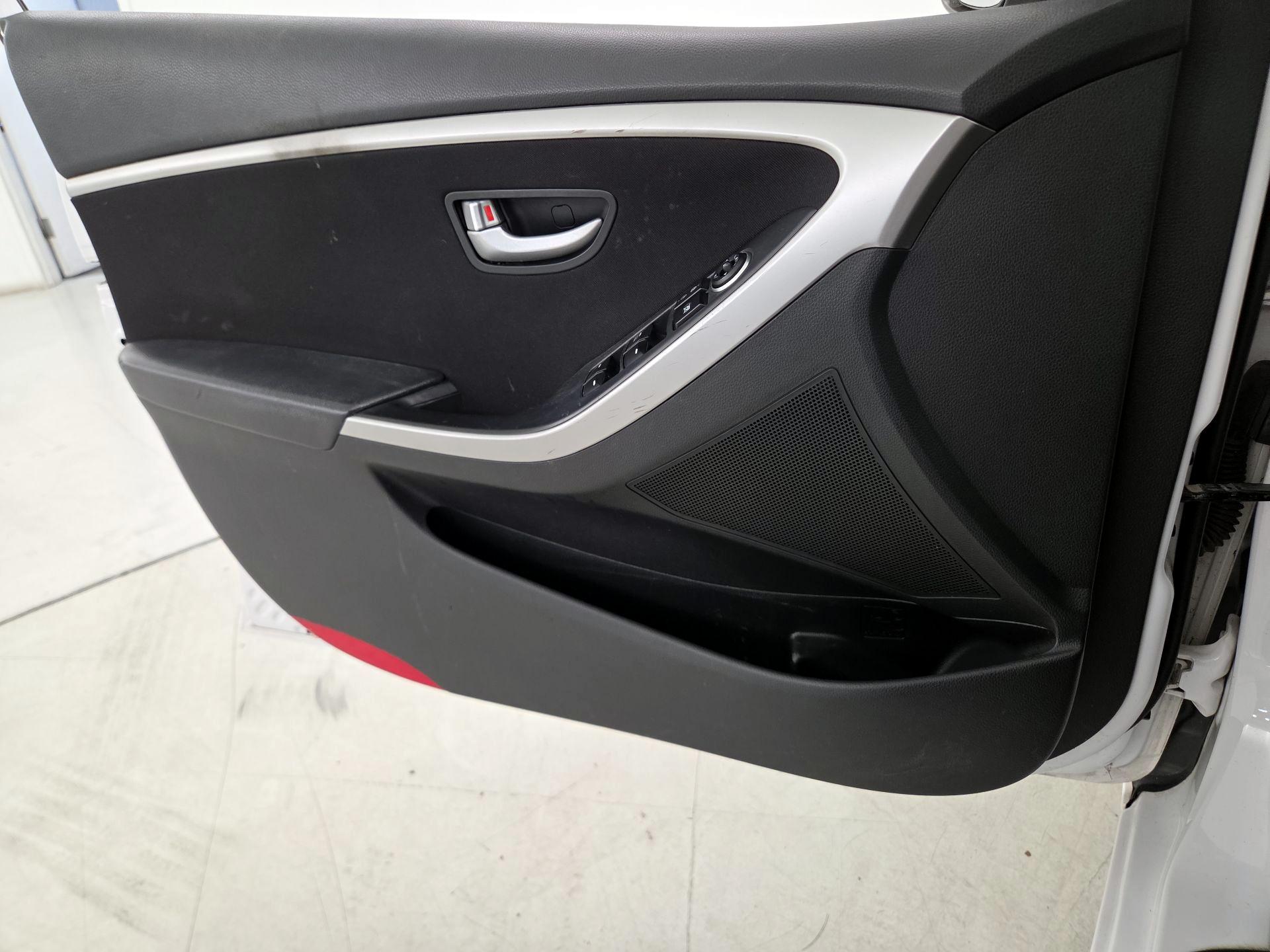 Thumbnail: 2014 Hyundai Elantra - 12